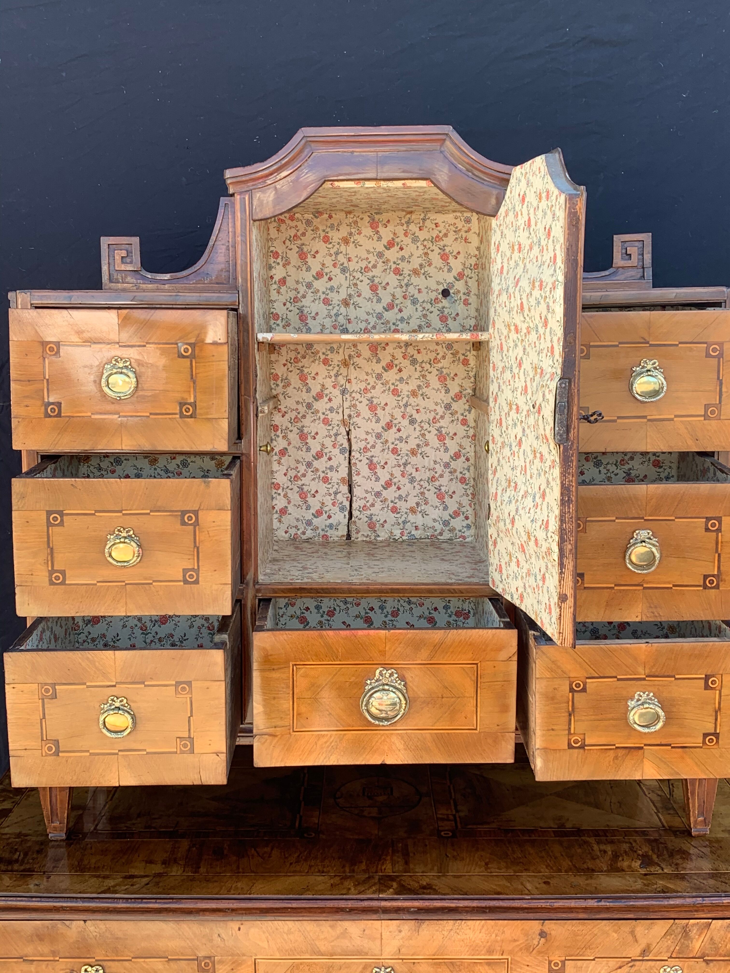 Cabinet in marquetry from Louis XVI period