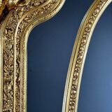 Grand miroir style Louis XV en bois sculpté et doré, XIXe siècle