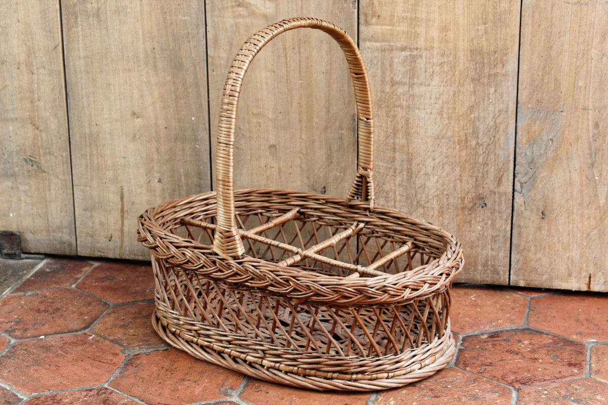 Wicker bottle basket