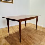 Extendable wooden table