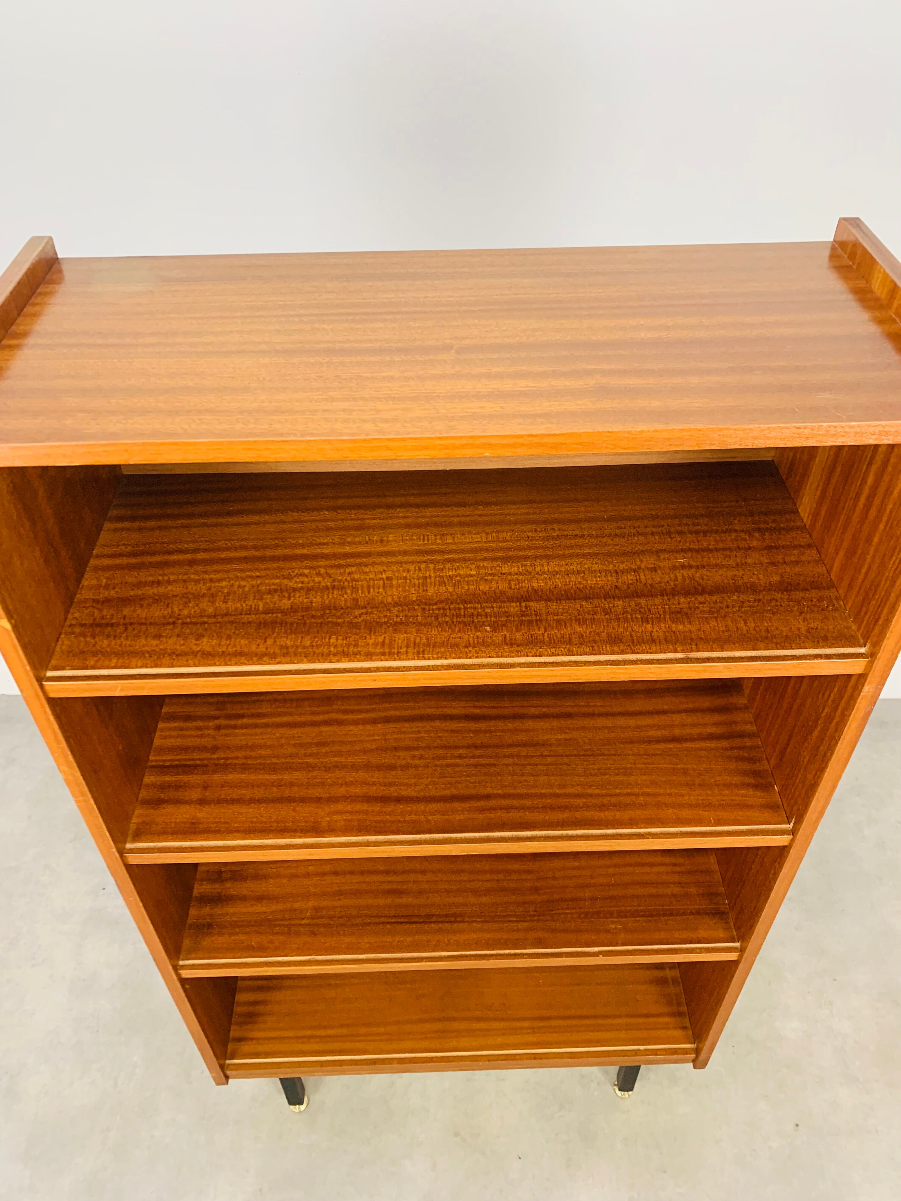 Bookcase shelf 50s showcase