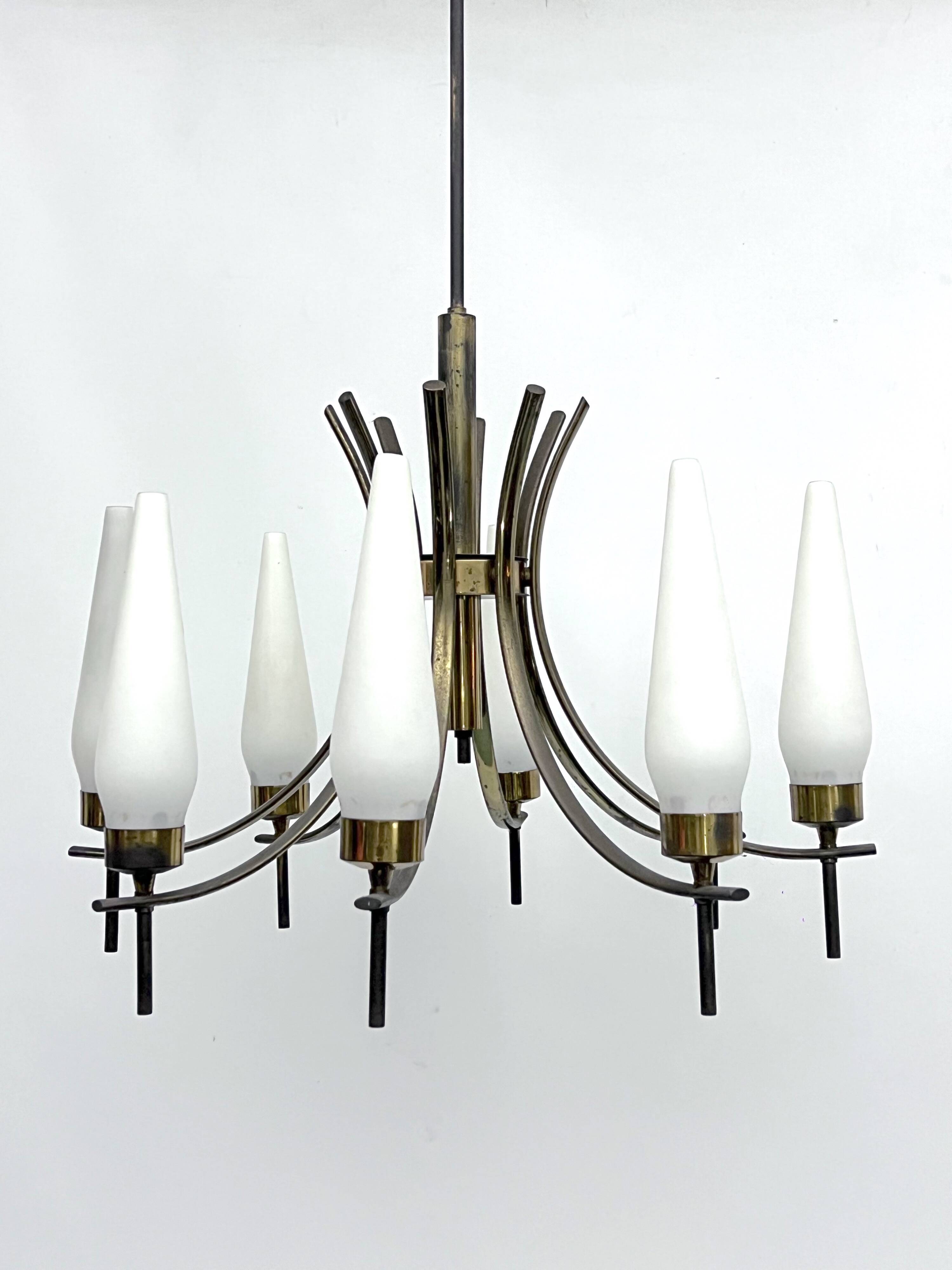 Mid-Century 8 lights brass and opaline glass chandelier. Italy 1950s