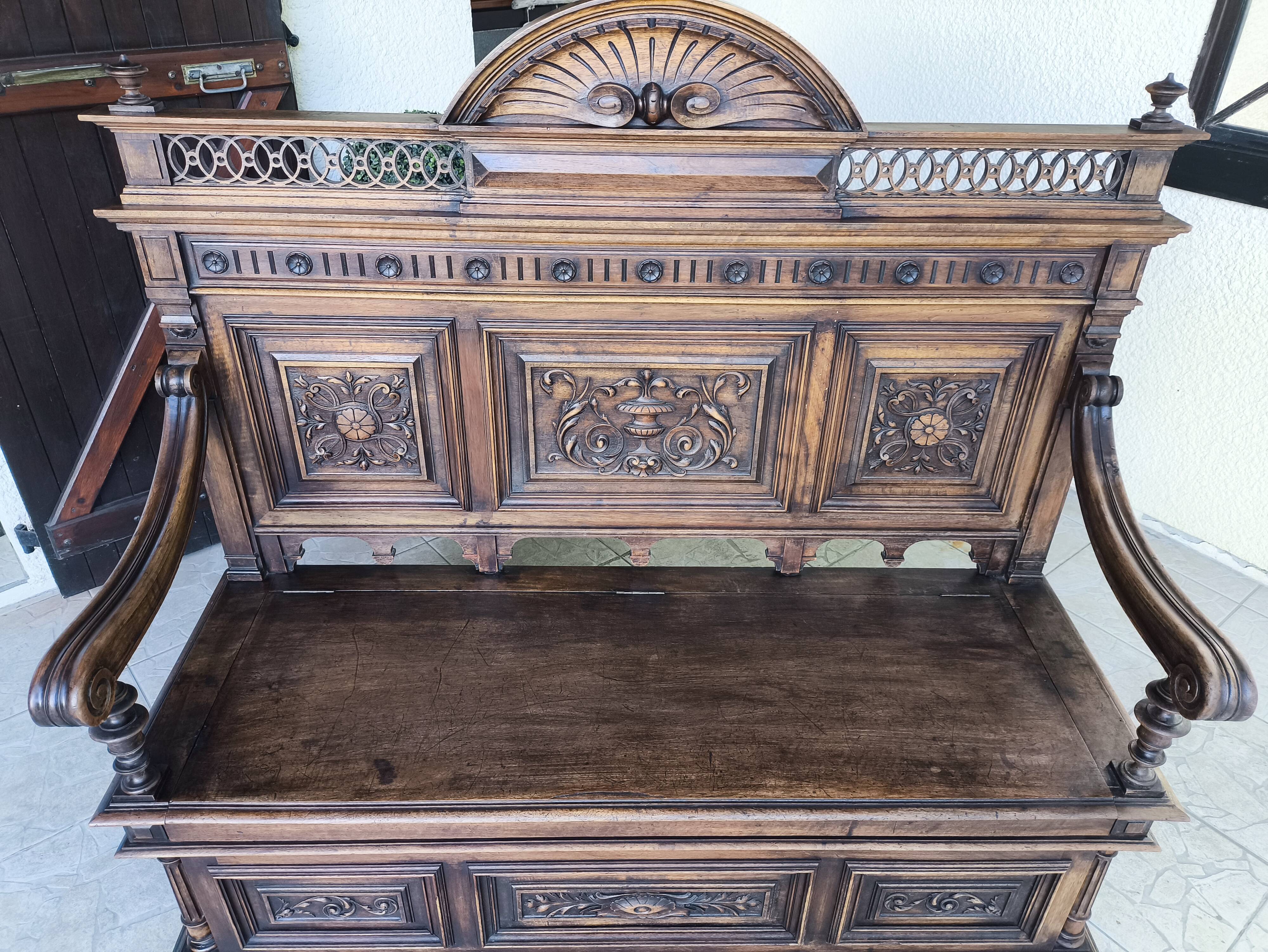 Banquette-coffre ancienne style Henri II / Néo-Renaissance en bois sculpté