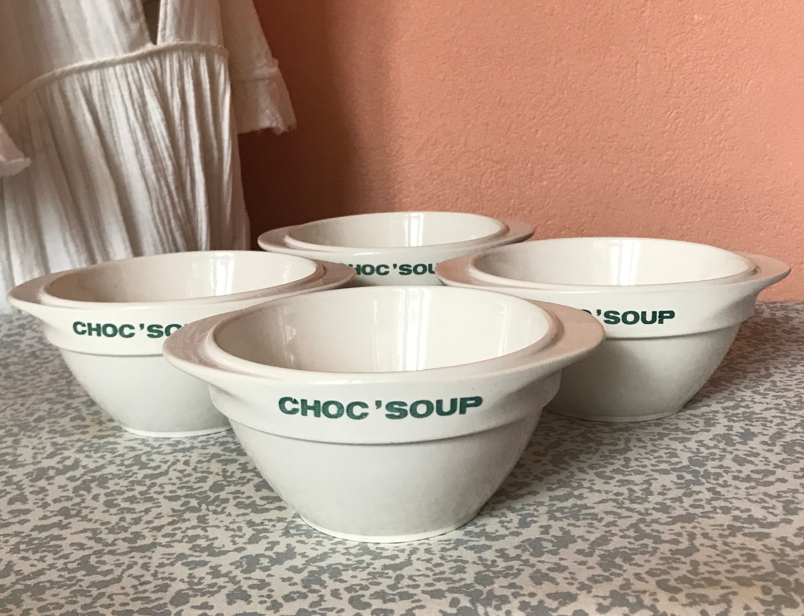 Vintage bowls choc'soup