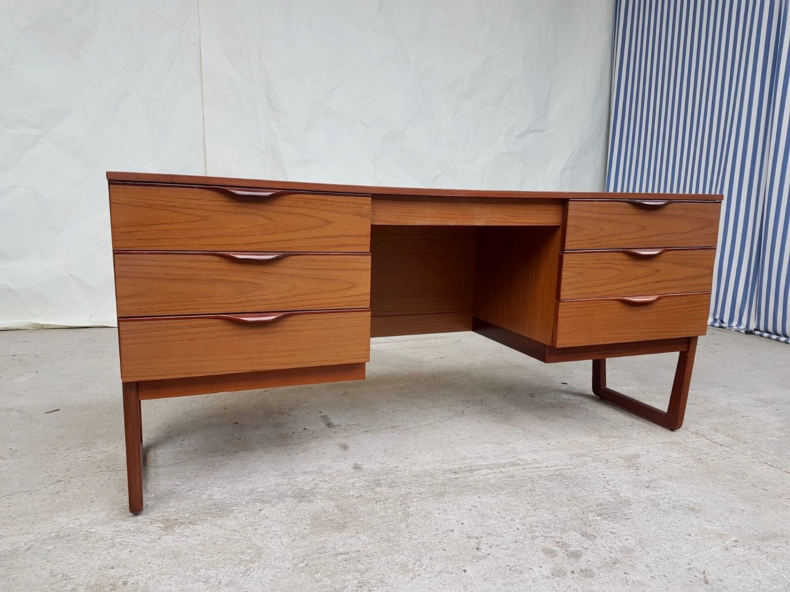 Bureau du milieu du siècle