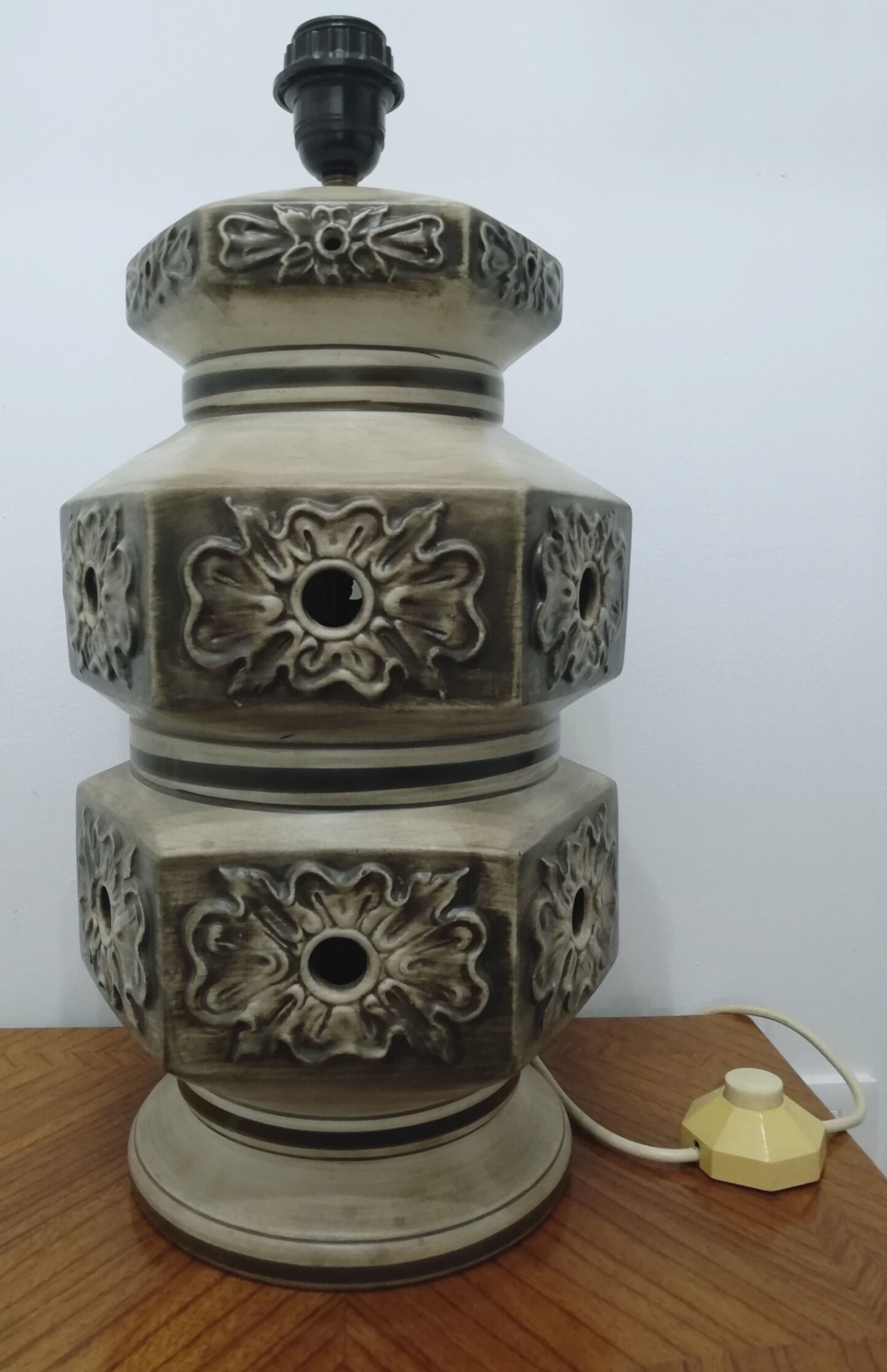 Double lighting ceramic lamp stand