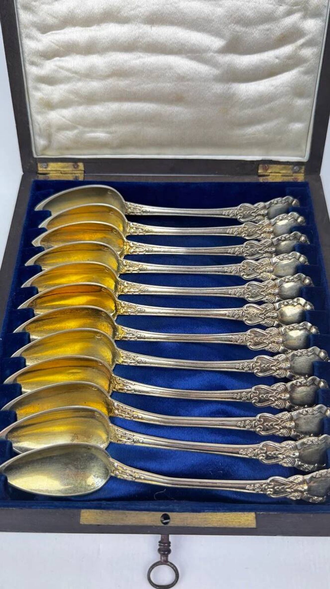 12 dessert spoons in vermeil, Minerva 19th century, blackened pear tree box