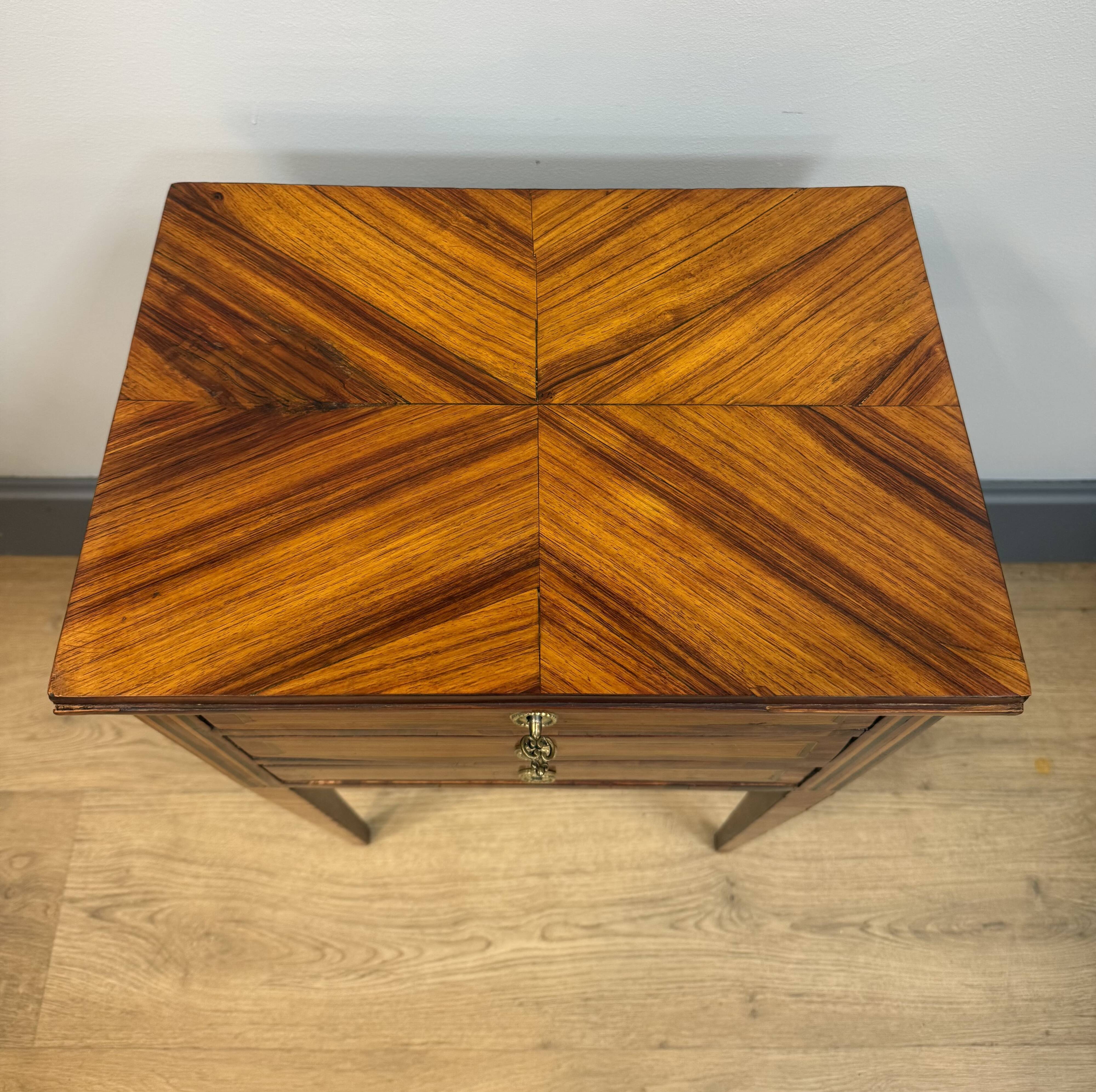 Small chiffonnier table in Louis XVI style.