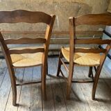 2 chaises en bois avec canage