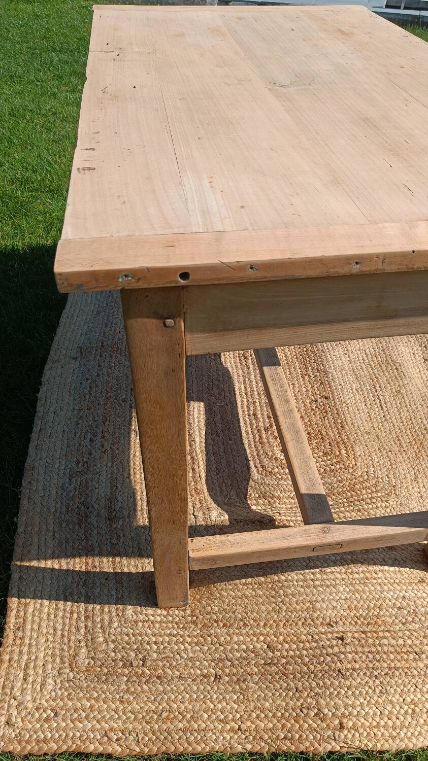 Old solid wood farmhouse table – chic country spirit
