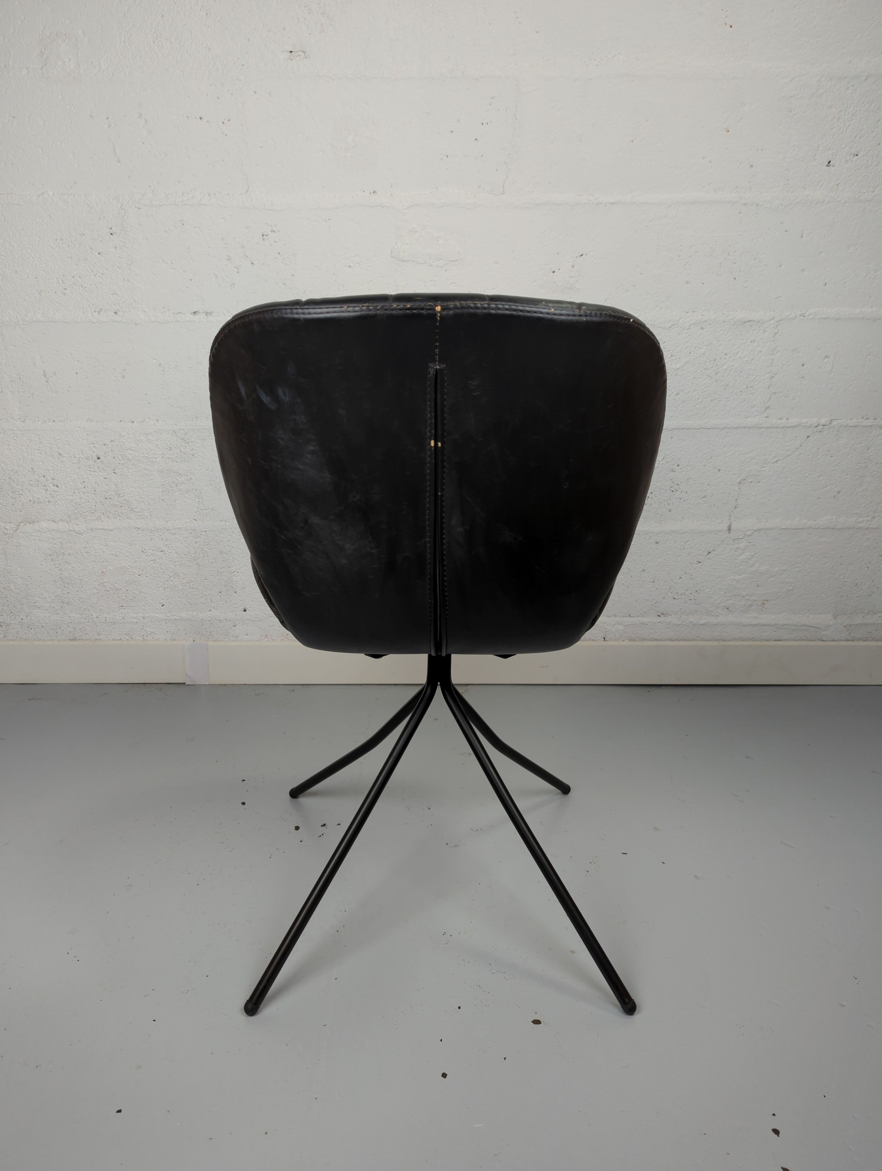 Zuiver black leather chair