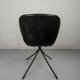Chaise en cuir noir Zuiver