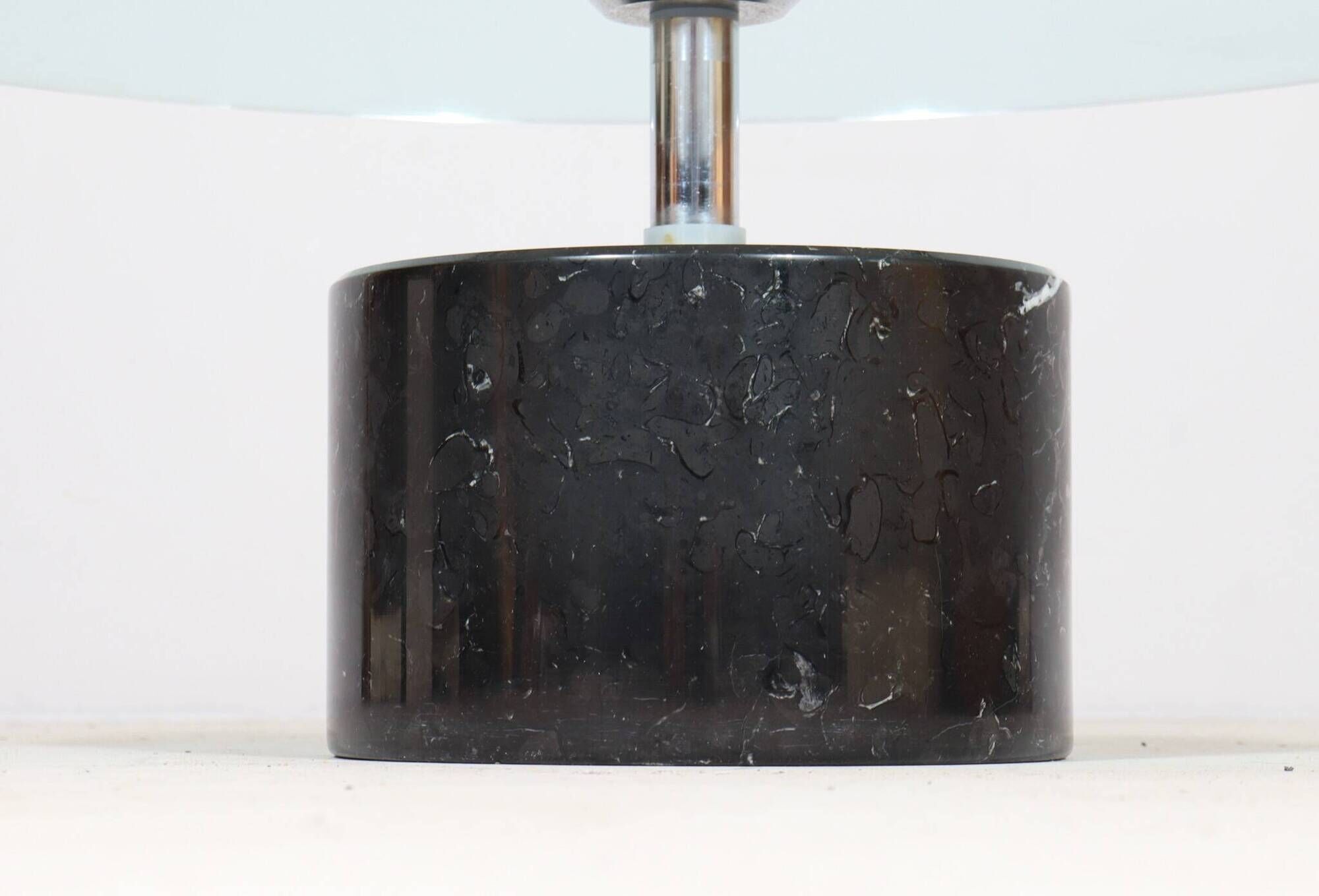 Giorgio et Maurizio Cattelan. Table basse/table basse, marbre, Italie, années 1980