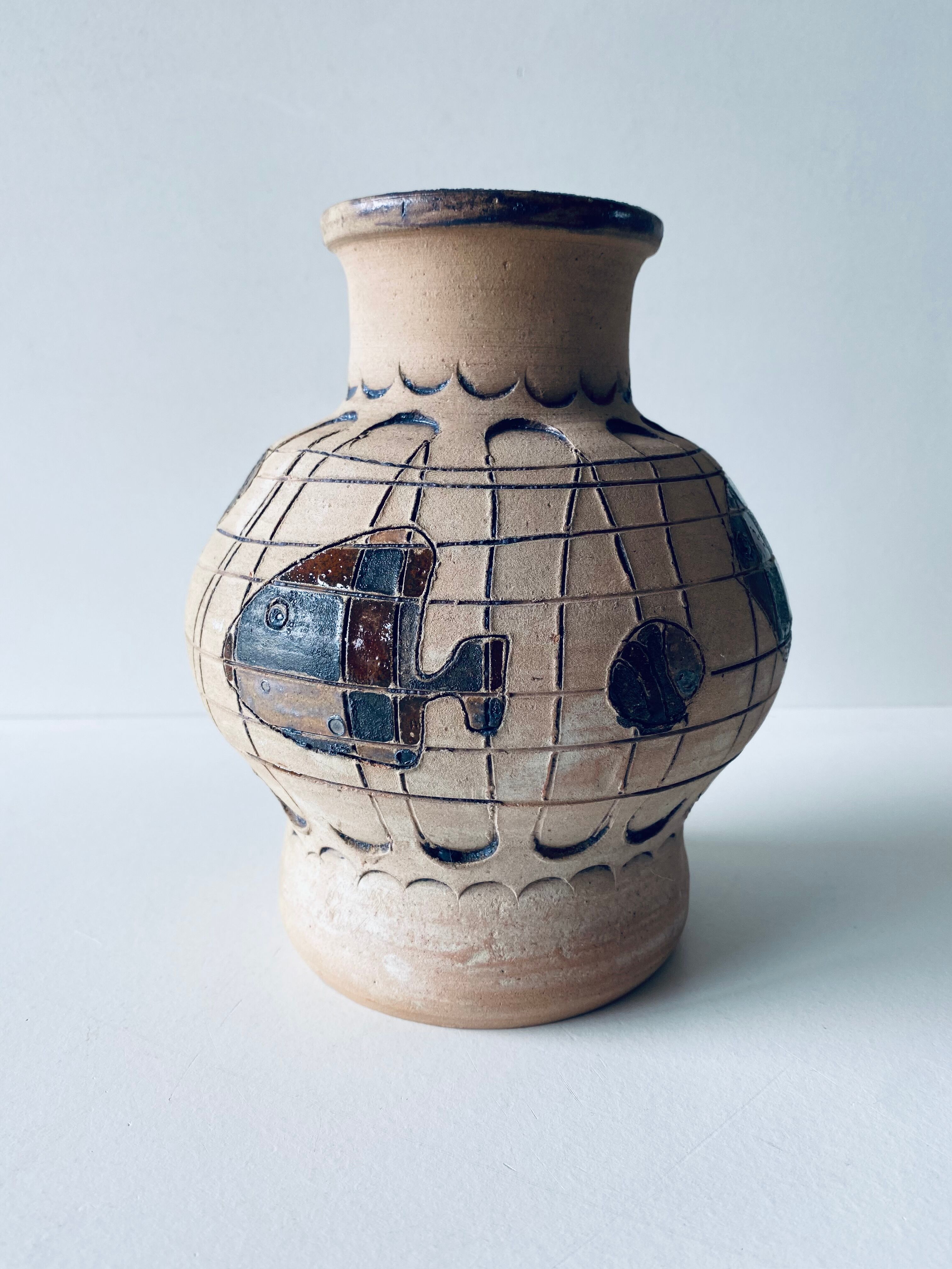 Ceramic vase decoration fish