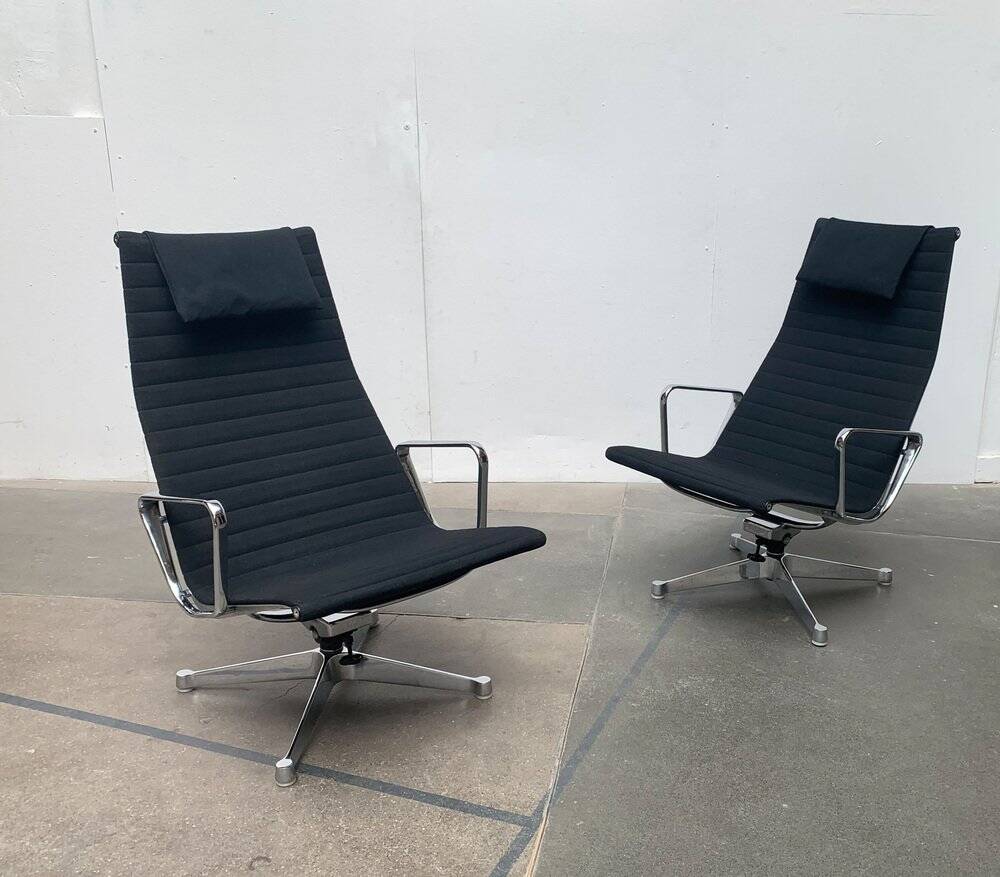 Set of aluminium chairs EA 124 Mid-Century by Charles & Ray Eames for Herman Miller, 1960s.