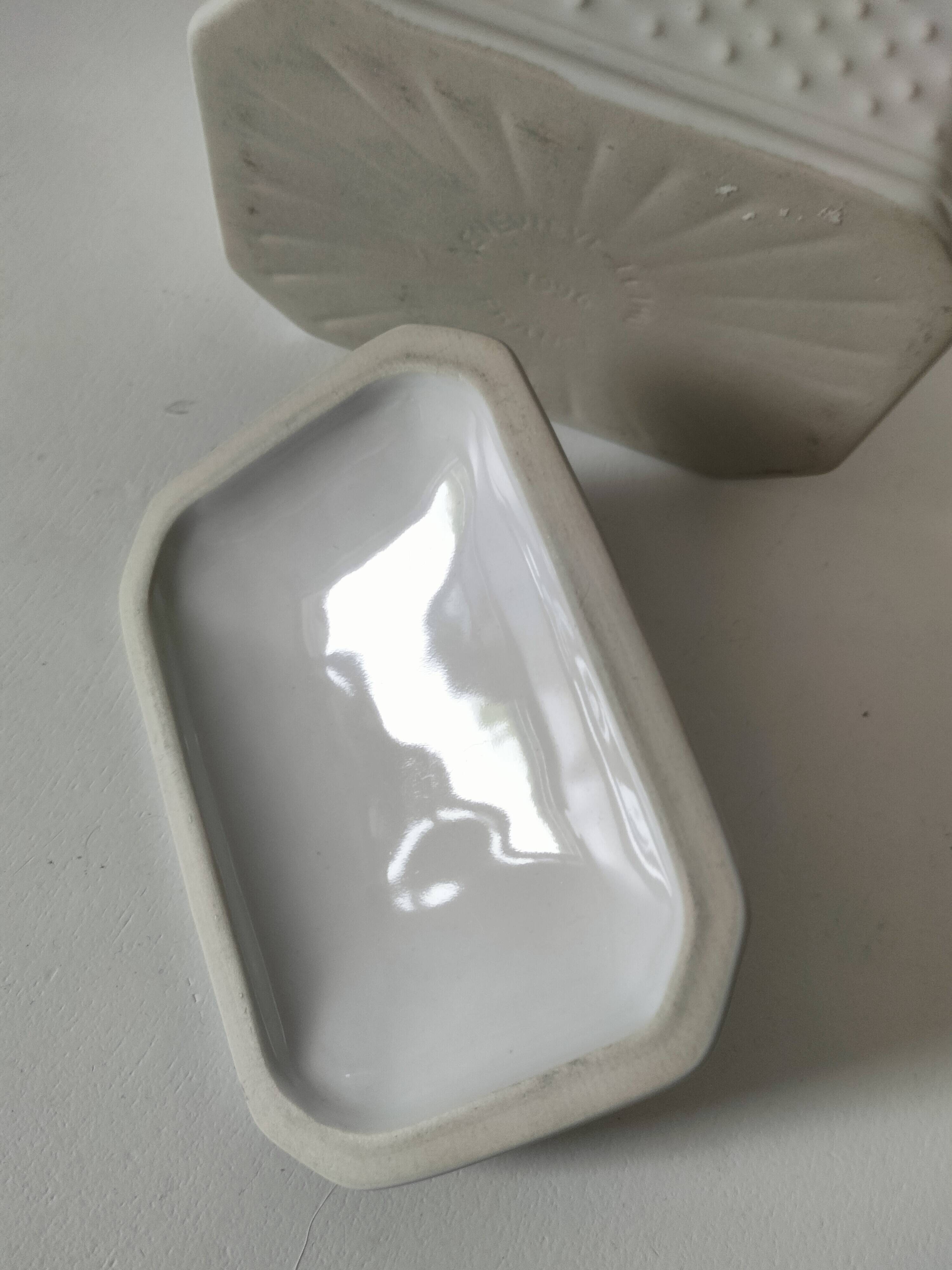Small white porcelain terrine Geneviève Lethu – graphic relief