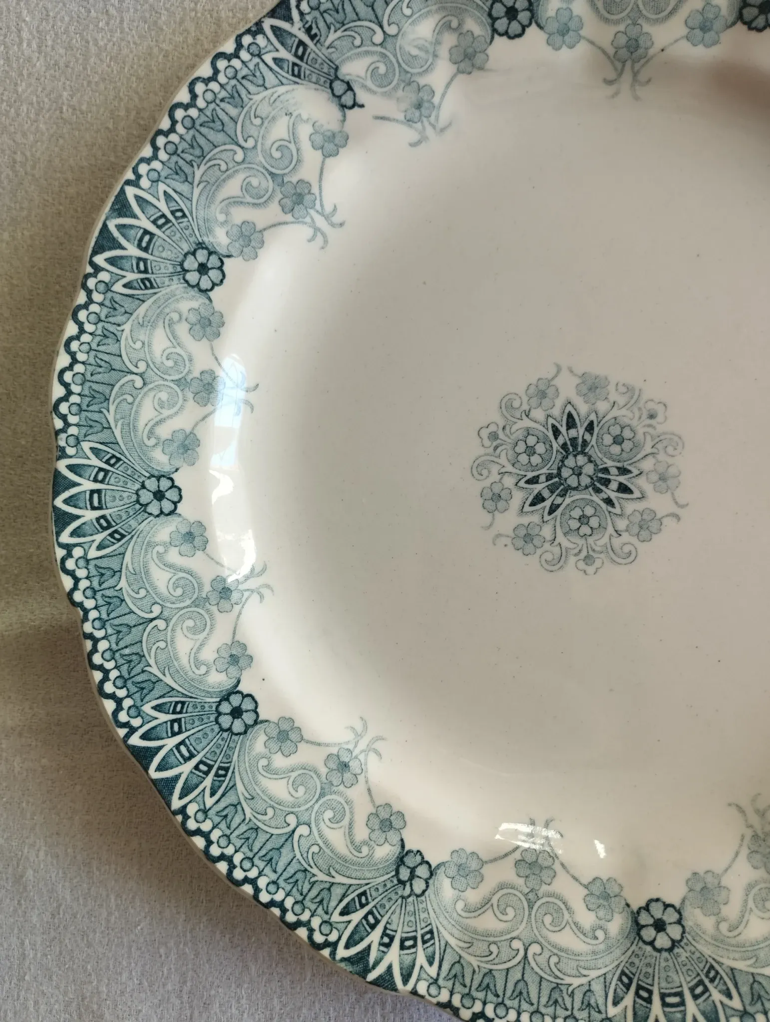 6 flat plates in earthenware from HB Choisy-le-Roi "Henriette"