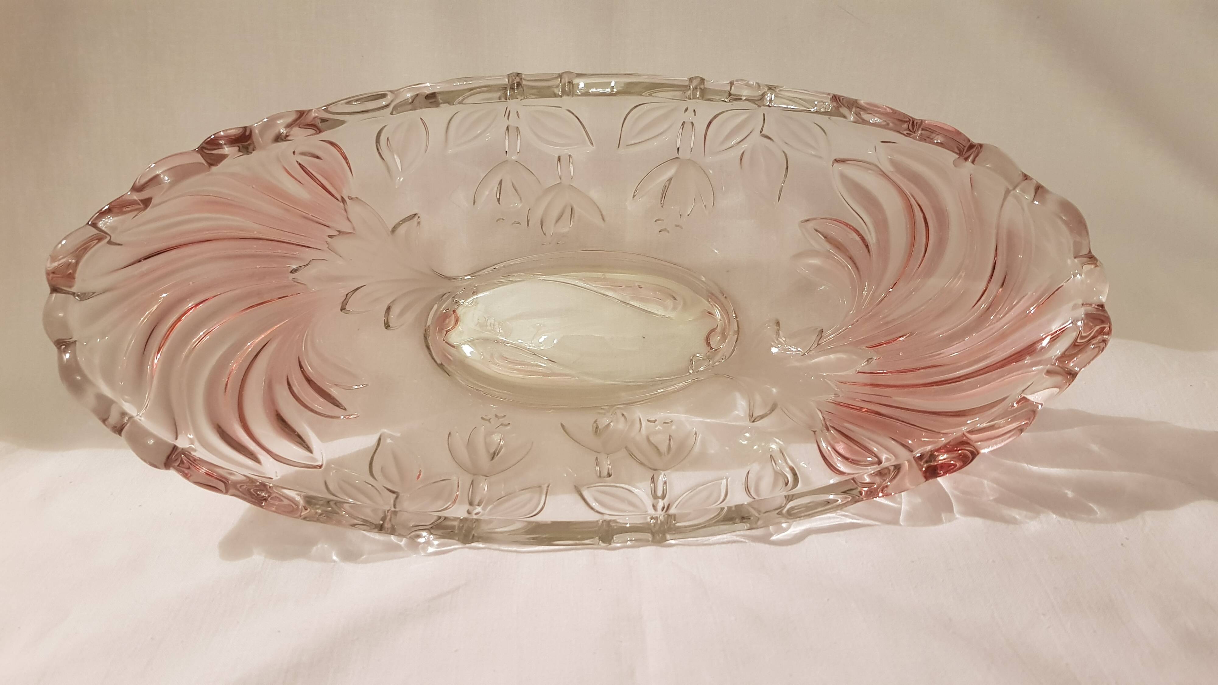 Oval bowl in crystal and frosted glass, pink and frosted.
