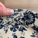 5 vintage plates with blue flowers
