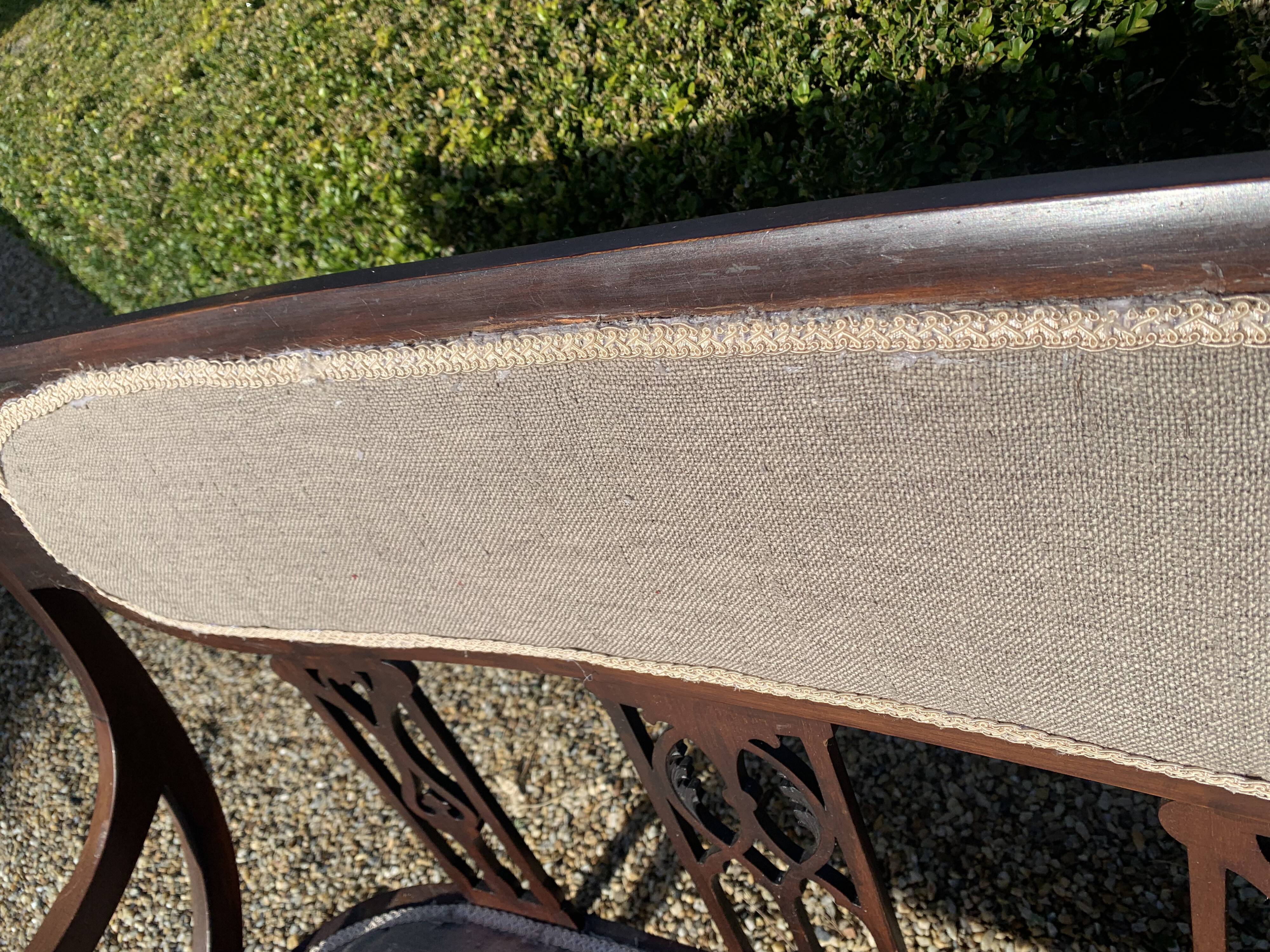 Bench and its two chairs