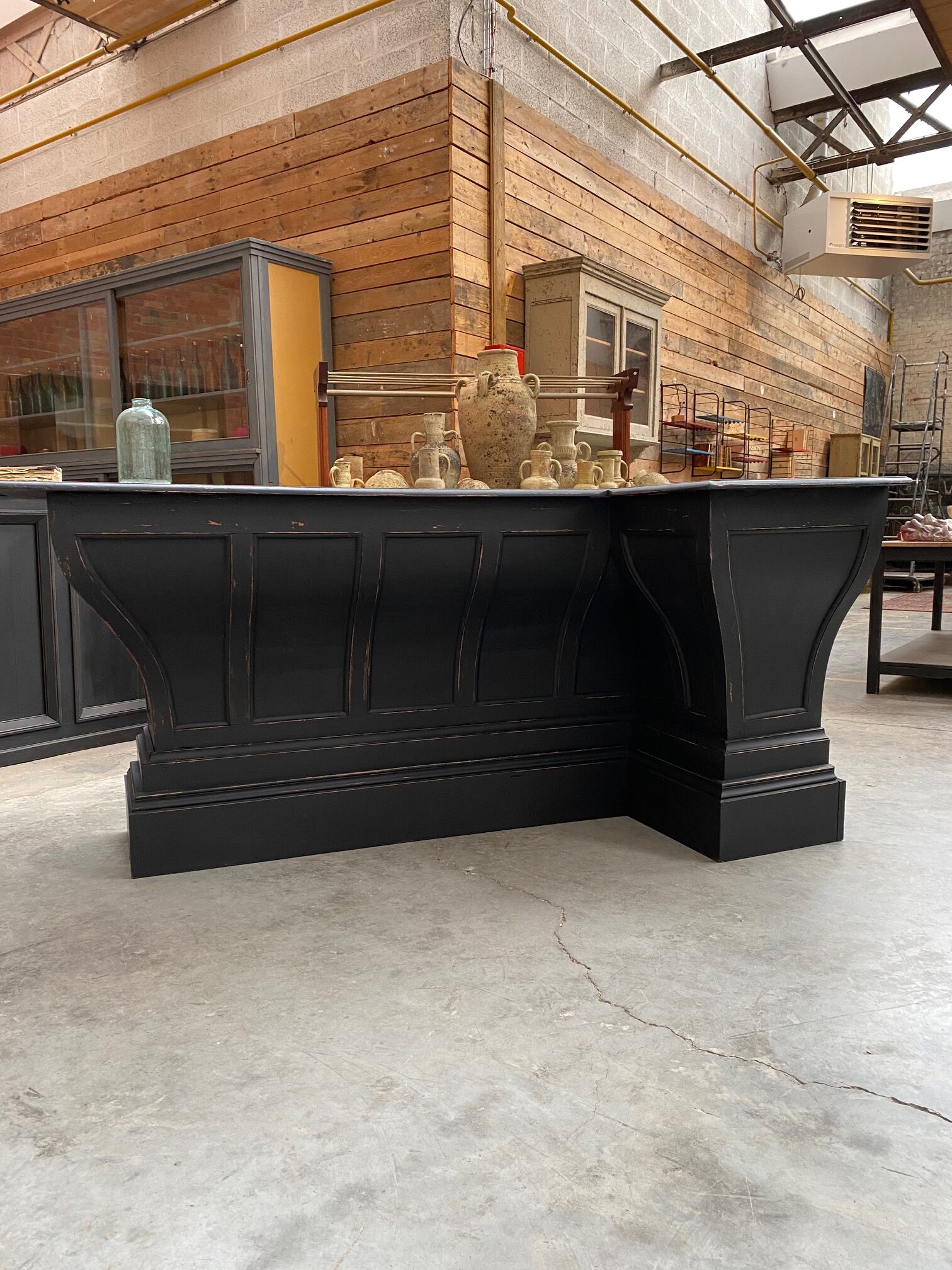 XXth middle corner counter