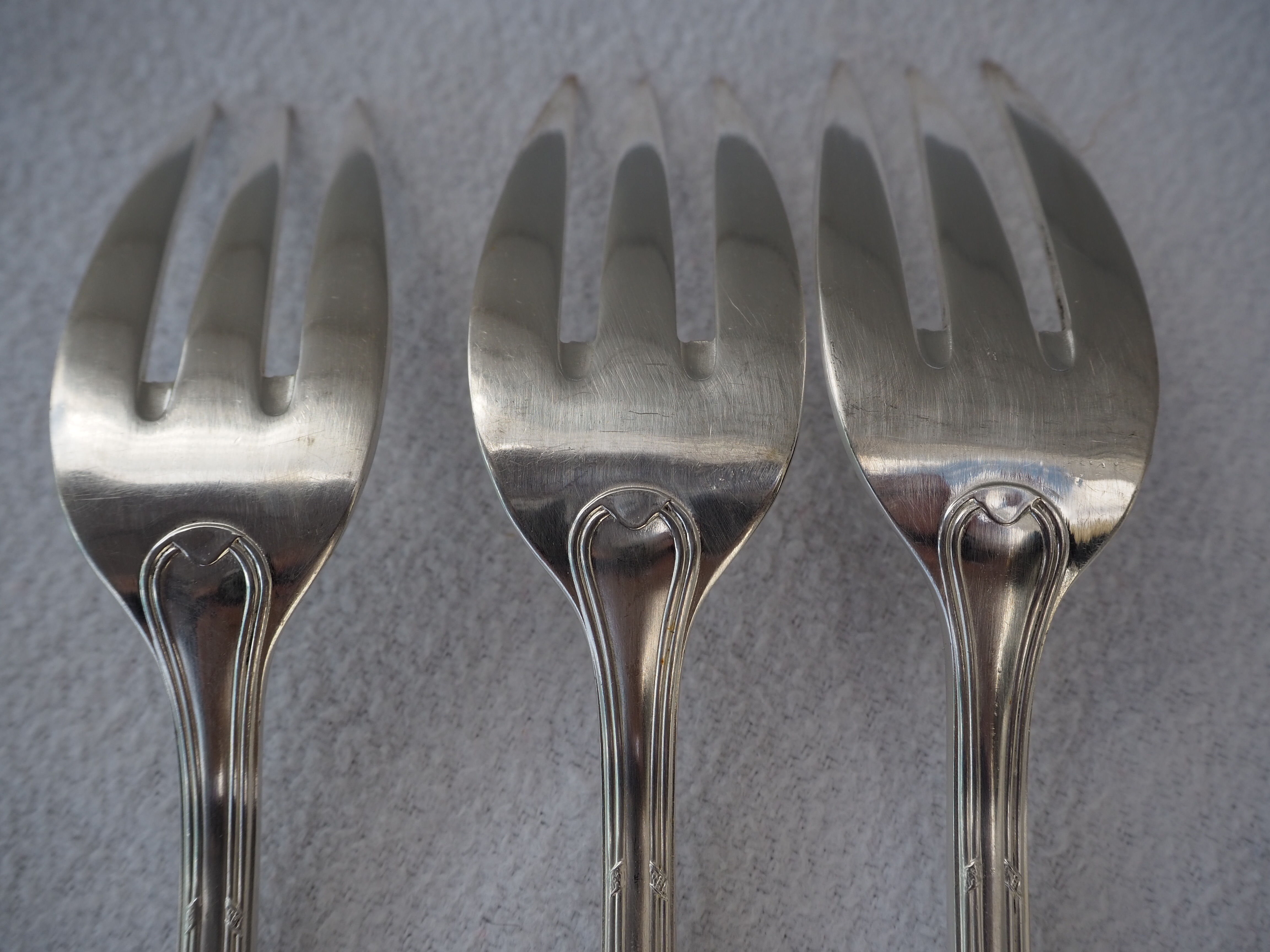 Fish service and its 6 silver-plated cutlery, crossed ribbon model