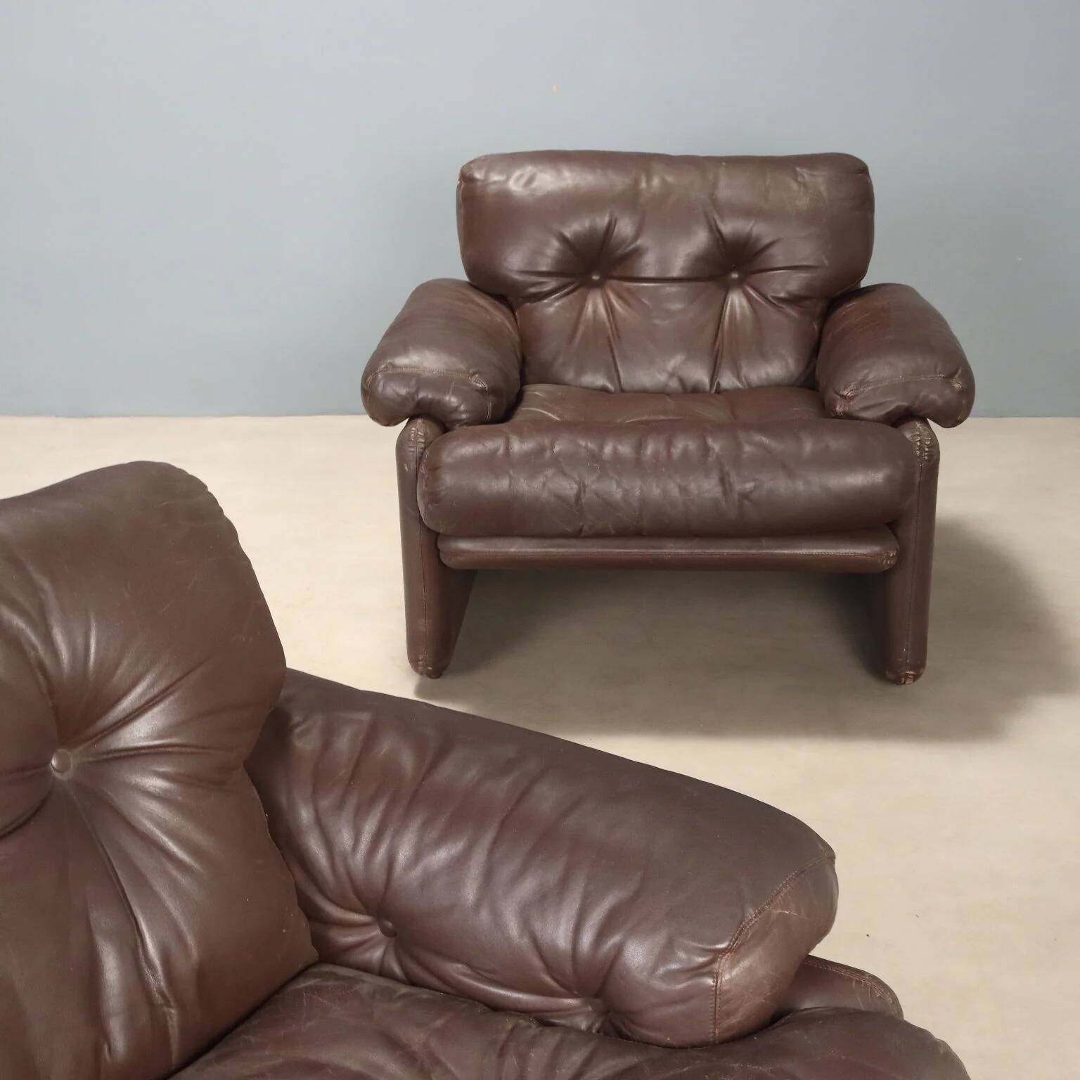 Pair of brown leather armchairs "Coronado"