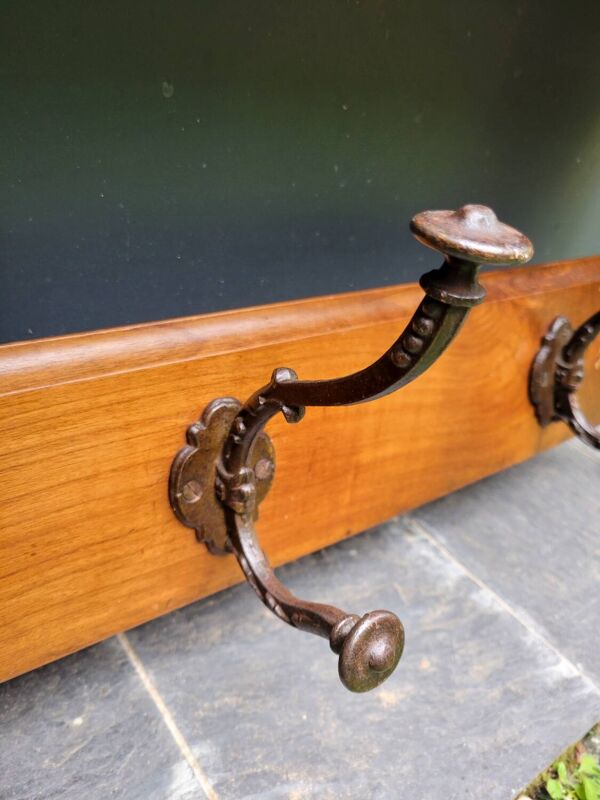 Porte manteau porte chapeau en noyer