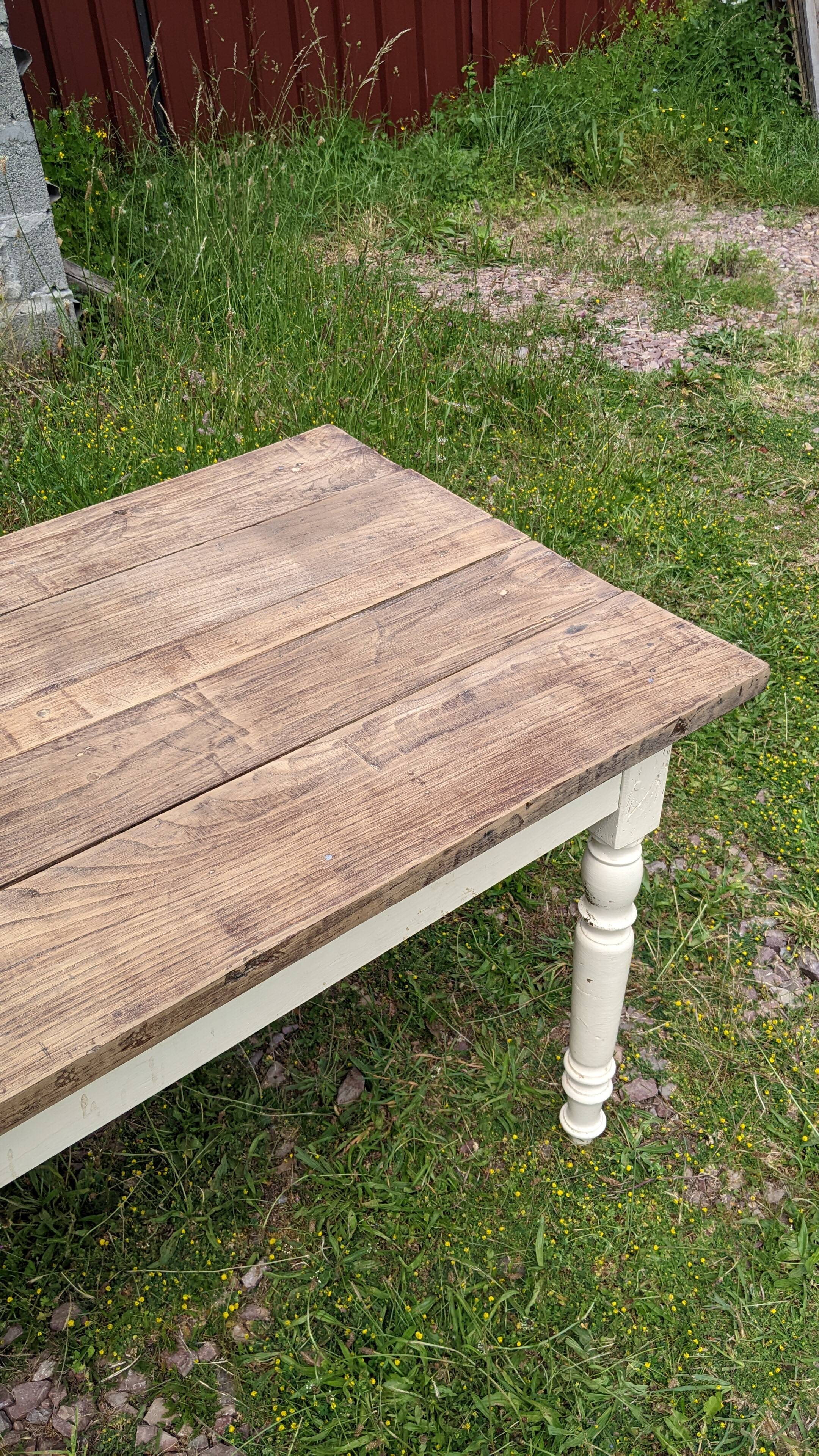 Farmhouse table with drawer