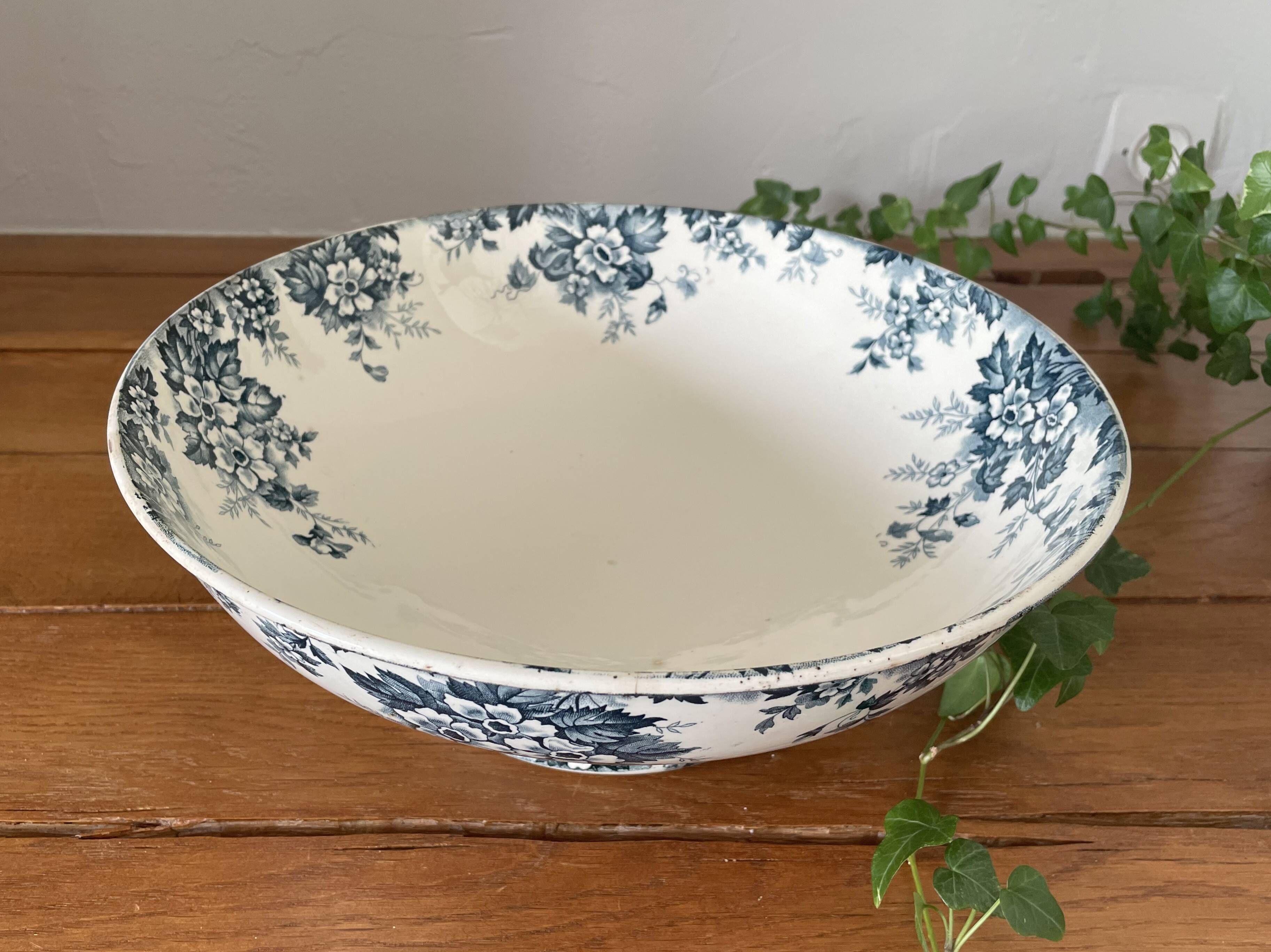 Antique large salad bowl on a pedestal in Saint-Amand earthenware (Nord)