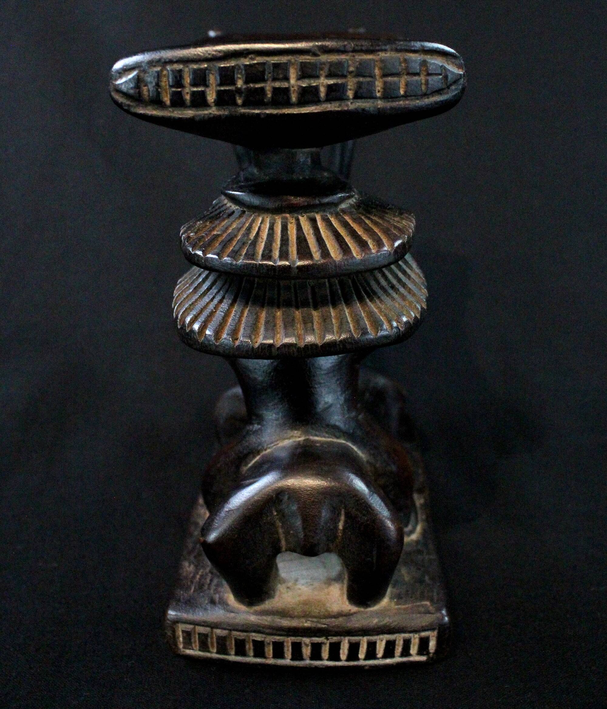 Luba neck support - dr congo