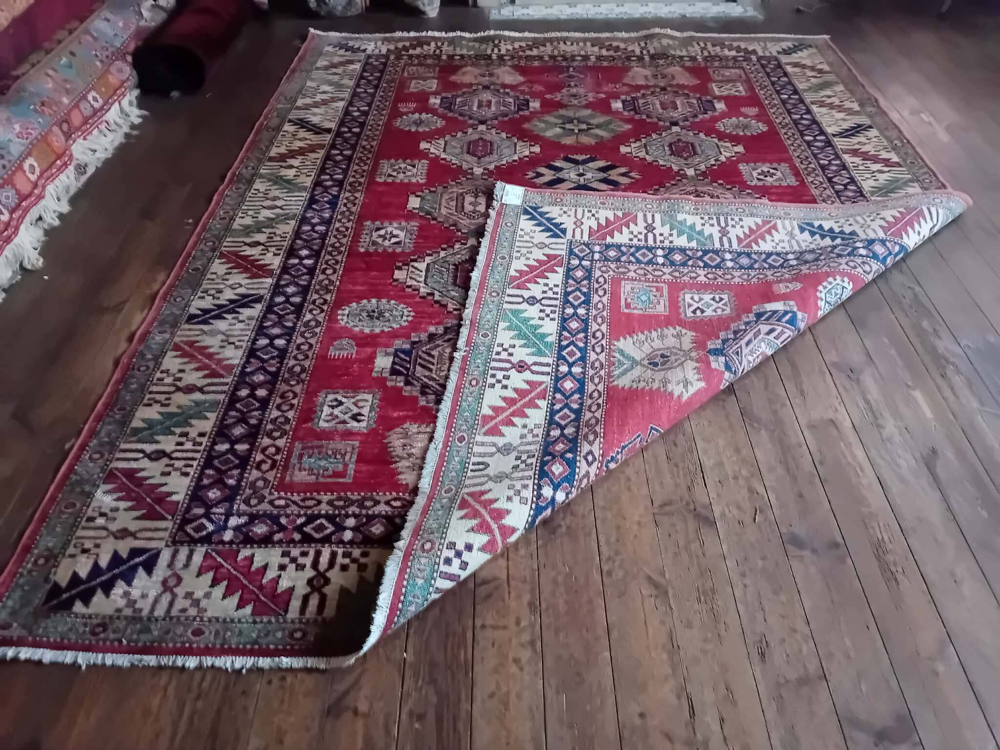 Handmade Pakistani Kazak rug 284x224cm