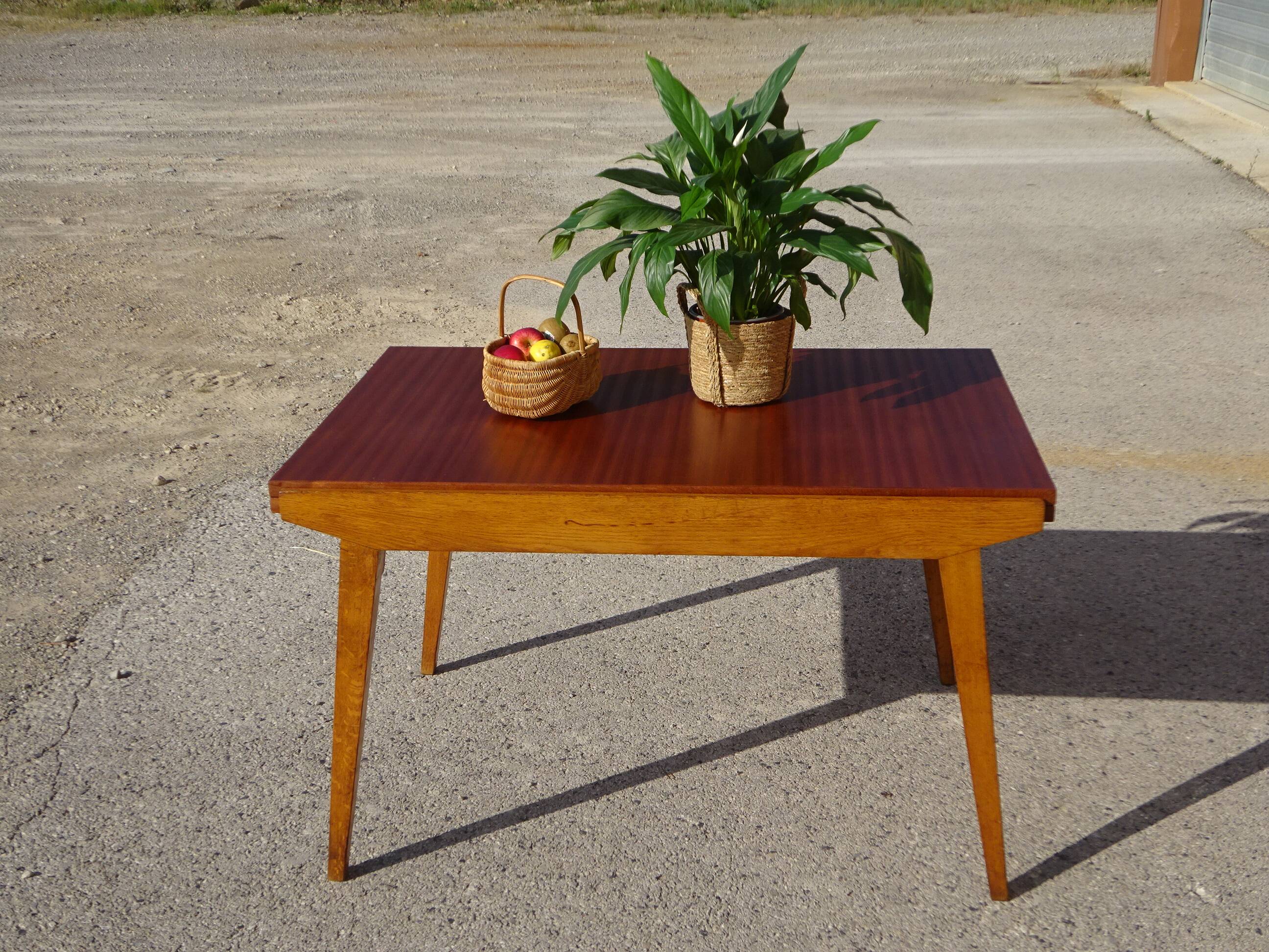 Table vintage en bois avec pieds compas