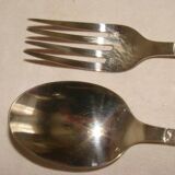 Couverts de table en métal argenté avec écrin