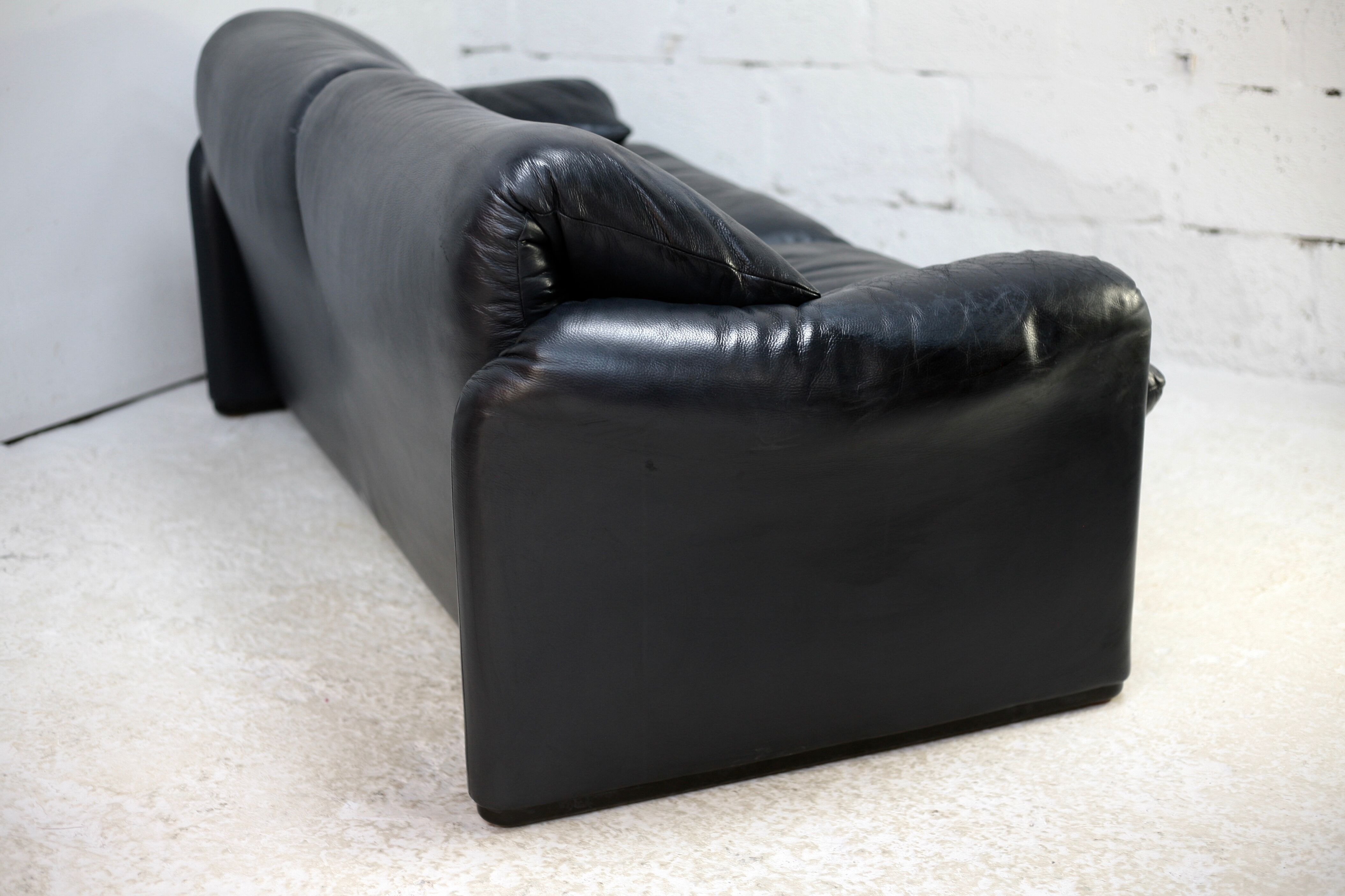 Sofa by Vico Magistretti, Cassina, Maralunga model. Italy, circa 1975. Navy blue leather