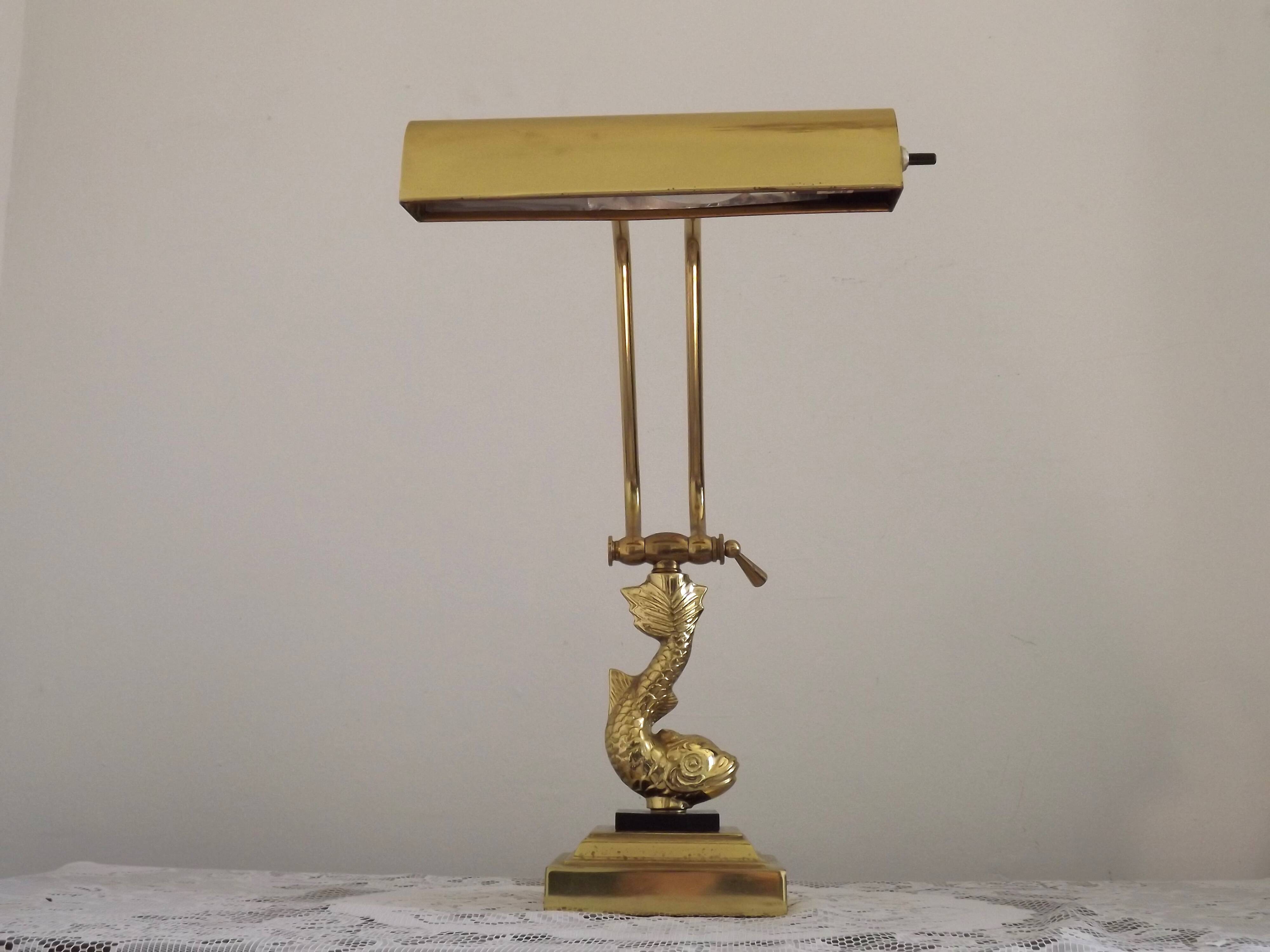 Lampe de bureau/lampe de table en laiton vintage français avec base en forme de poisson koi.