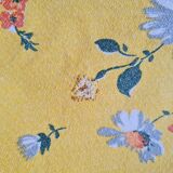 Tablecloth and 6 matching towels, flowers