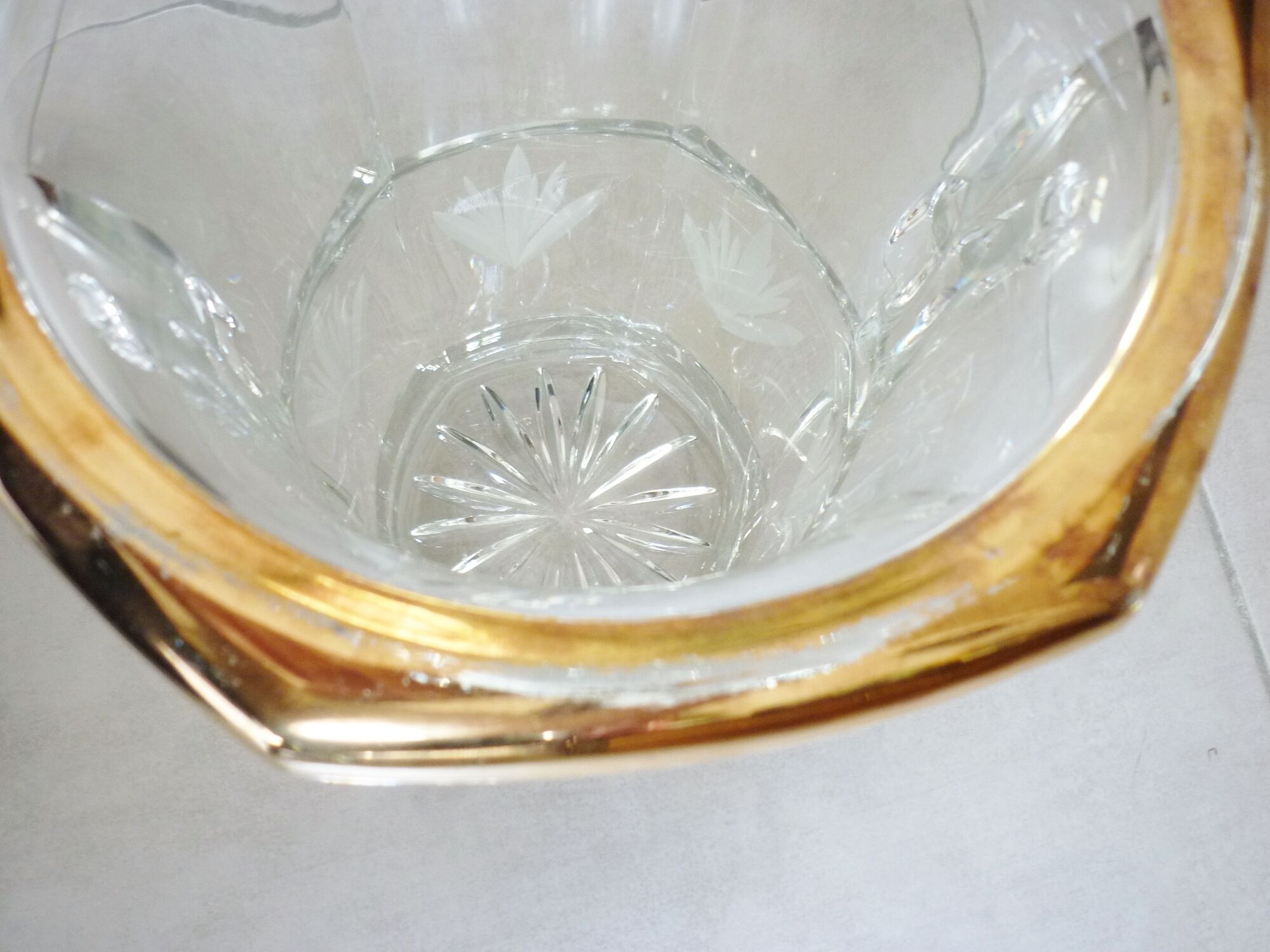 Champagne bucket in cut, engraved, thick crystal, signed "cristal de Lorraine"