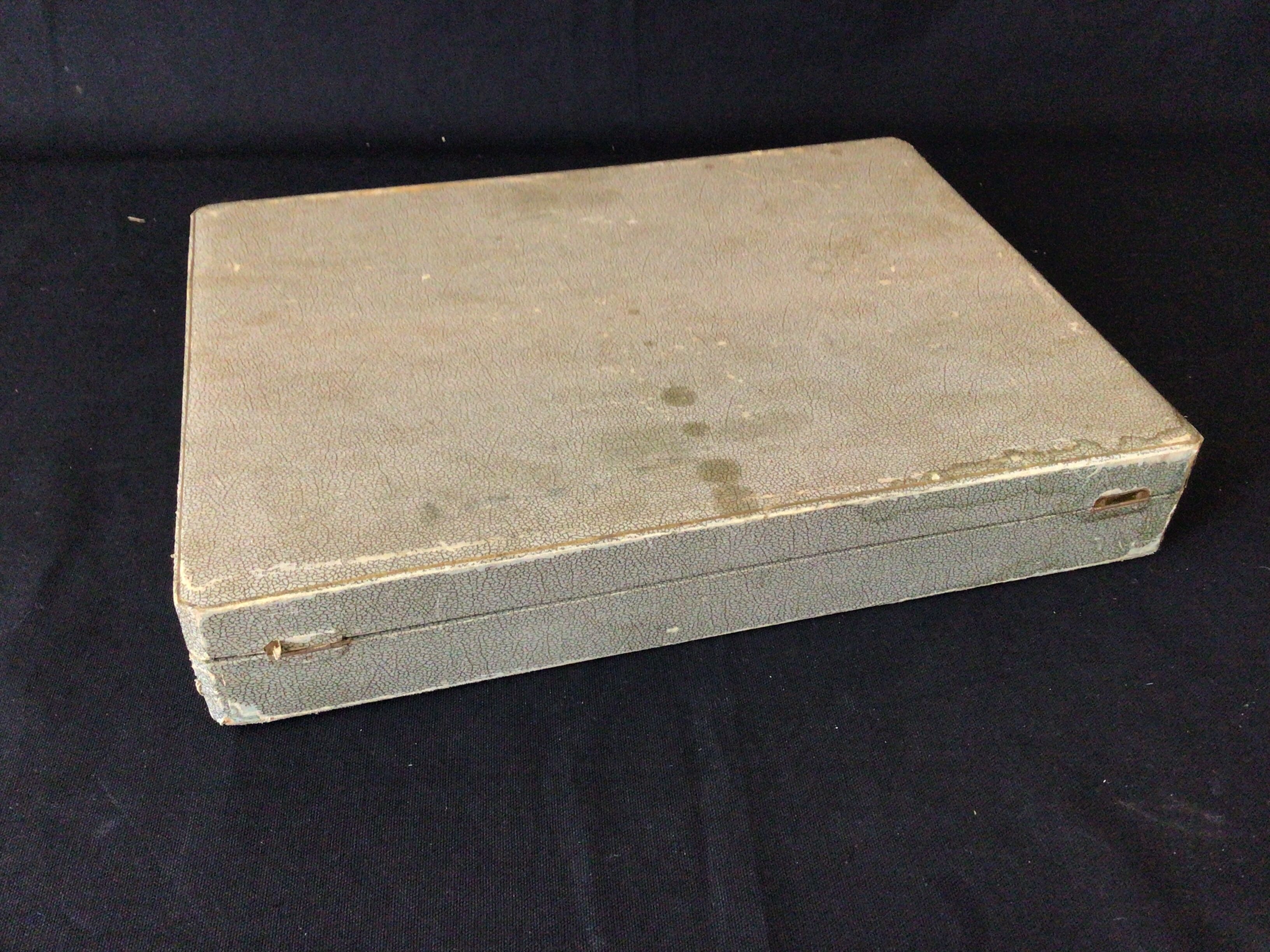 Ménagère boulenger métal argenté 37 pièces