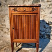 French antique bedside table in walnut with a marble top and porcelain interior, early 20th century.