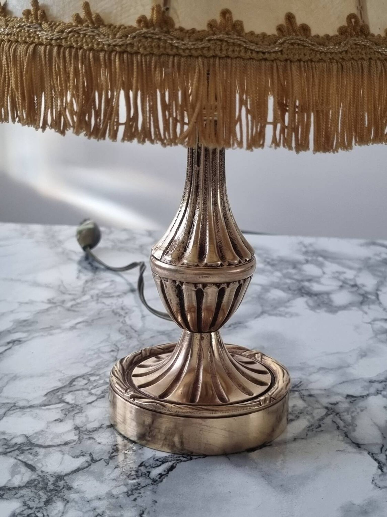 Lampe en laiton avec abat jour nacre vintage