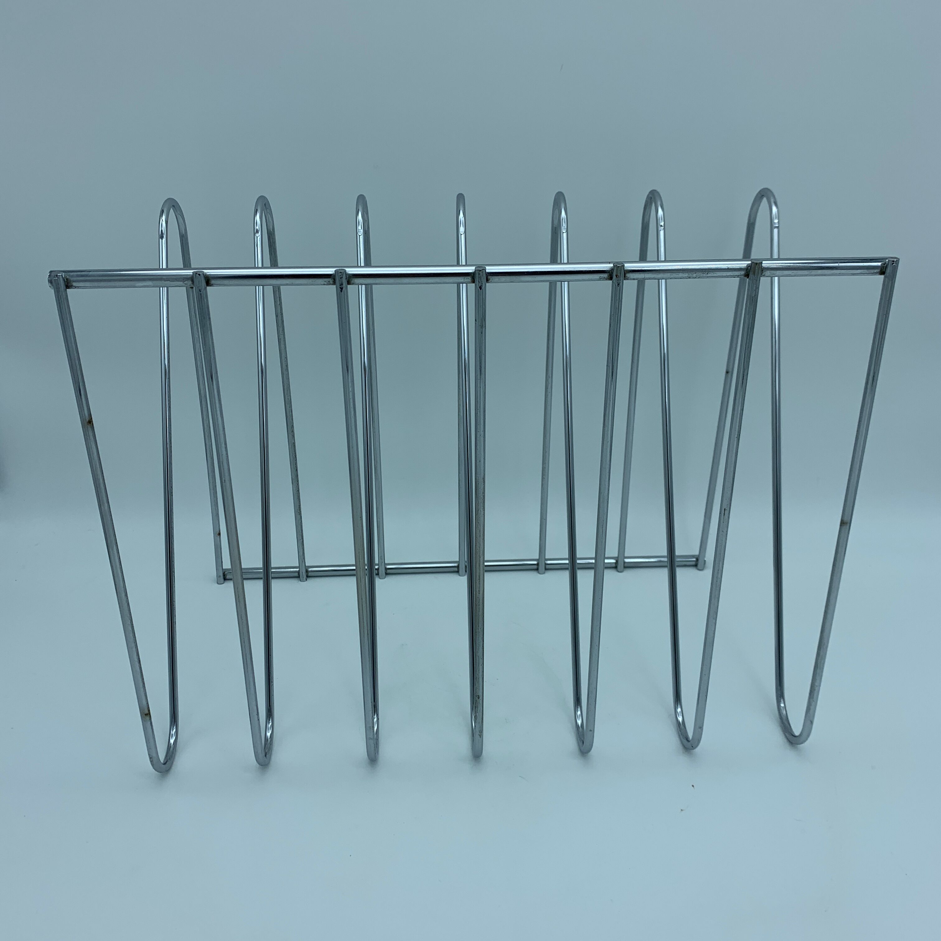 Chrome metal Z magazine rack