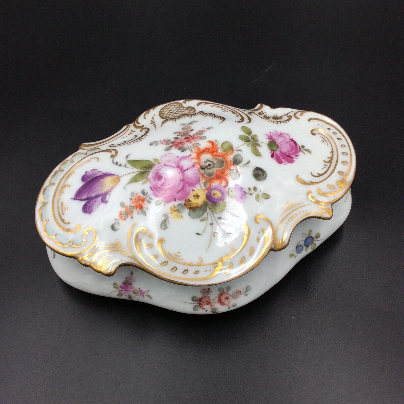 Boite / Bonbonnière XIXème Céramique asiatique porcelaine à décor
