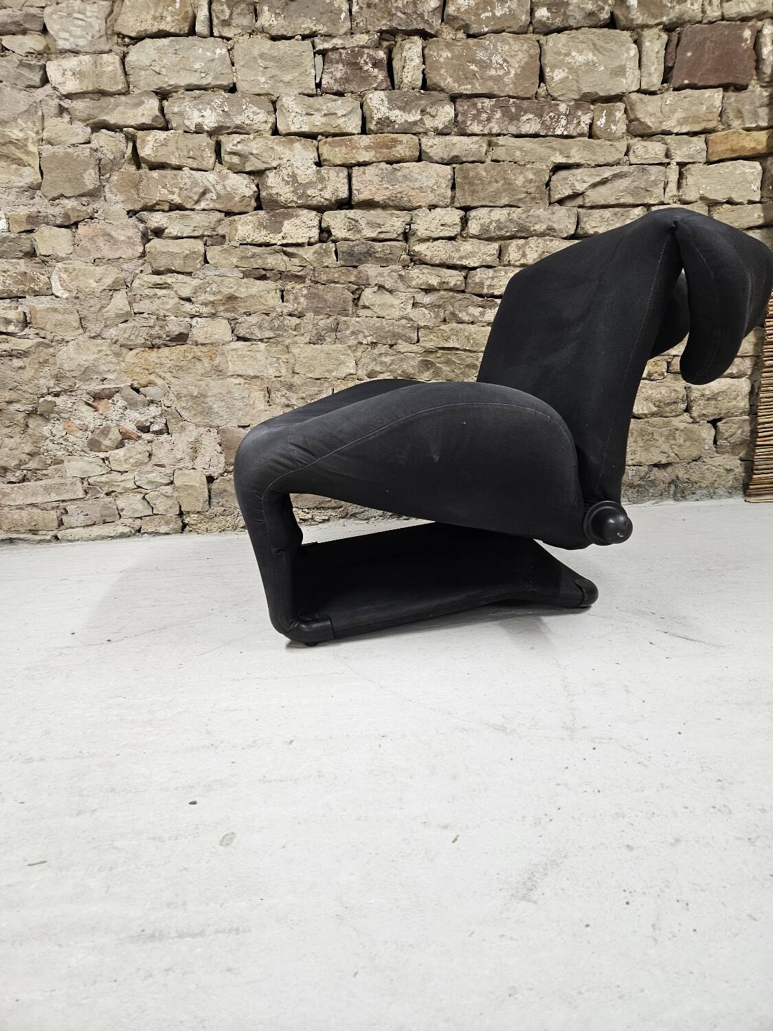 Cassina 1980 vintage ergonomic armchair