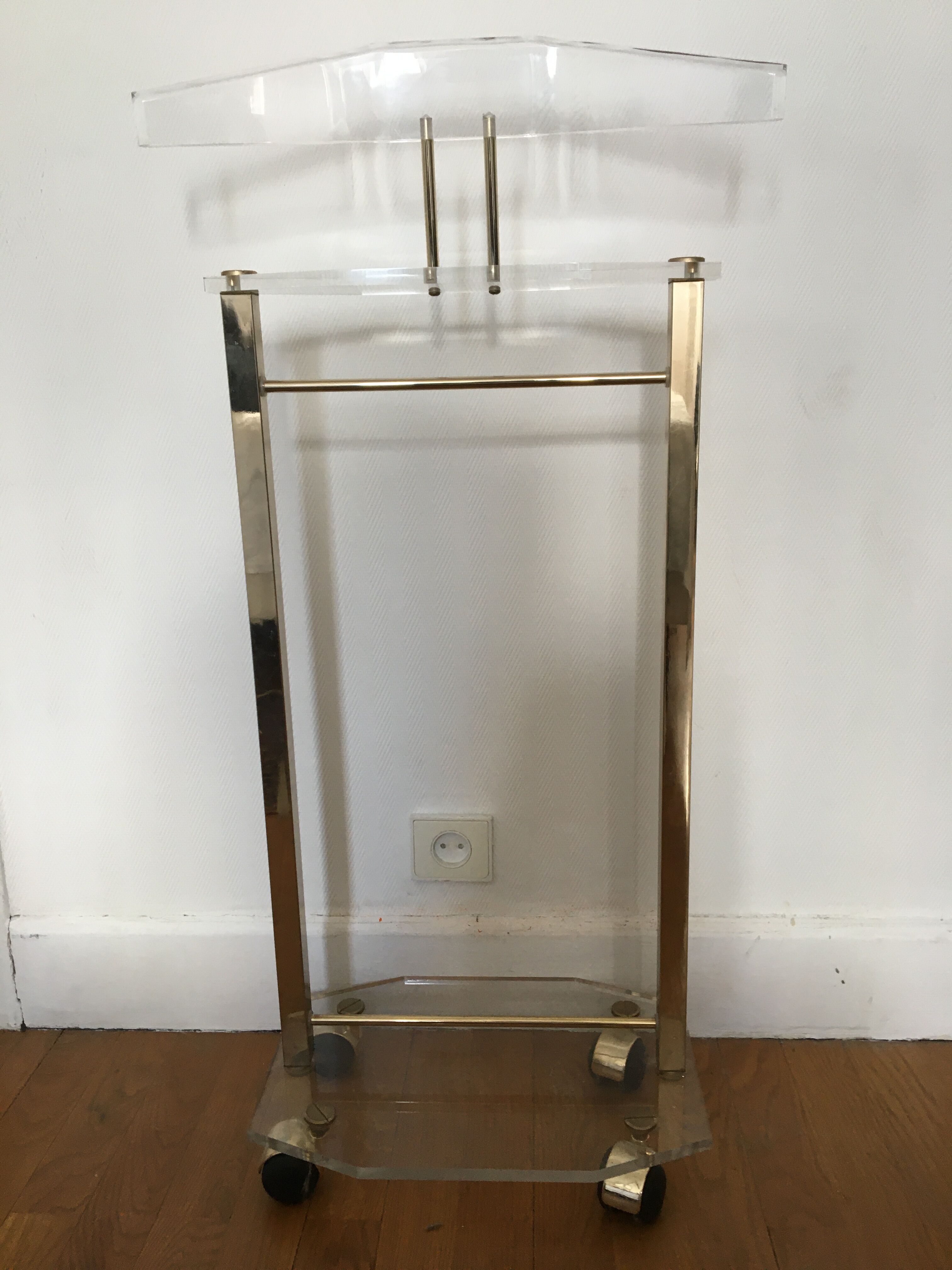 Night Valet the Invisibles of the Marais