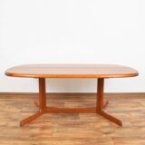 Table basse en teck danoise du milieu du siècle par Dyrlund, années 1970