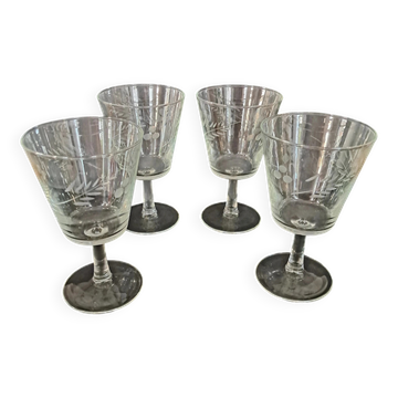 4 engraved wine glasses from the 1960s