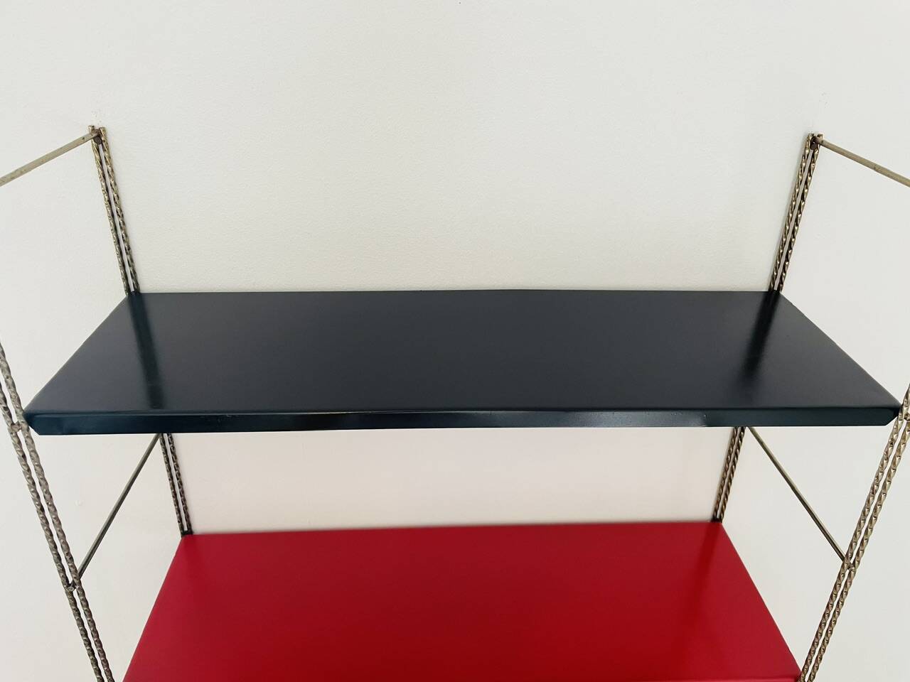 Adjustable wall shelf Mid-Century Modern in brass and metal