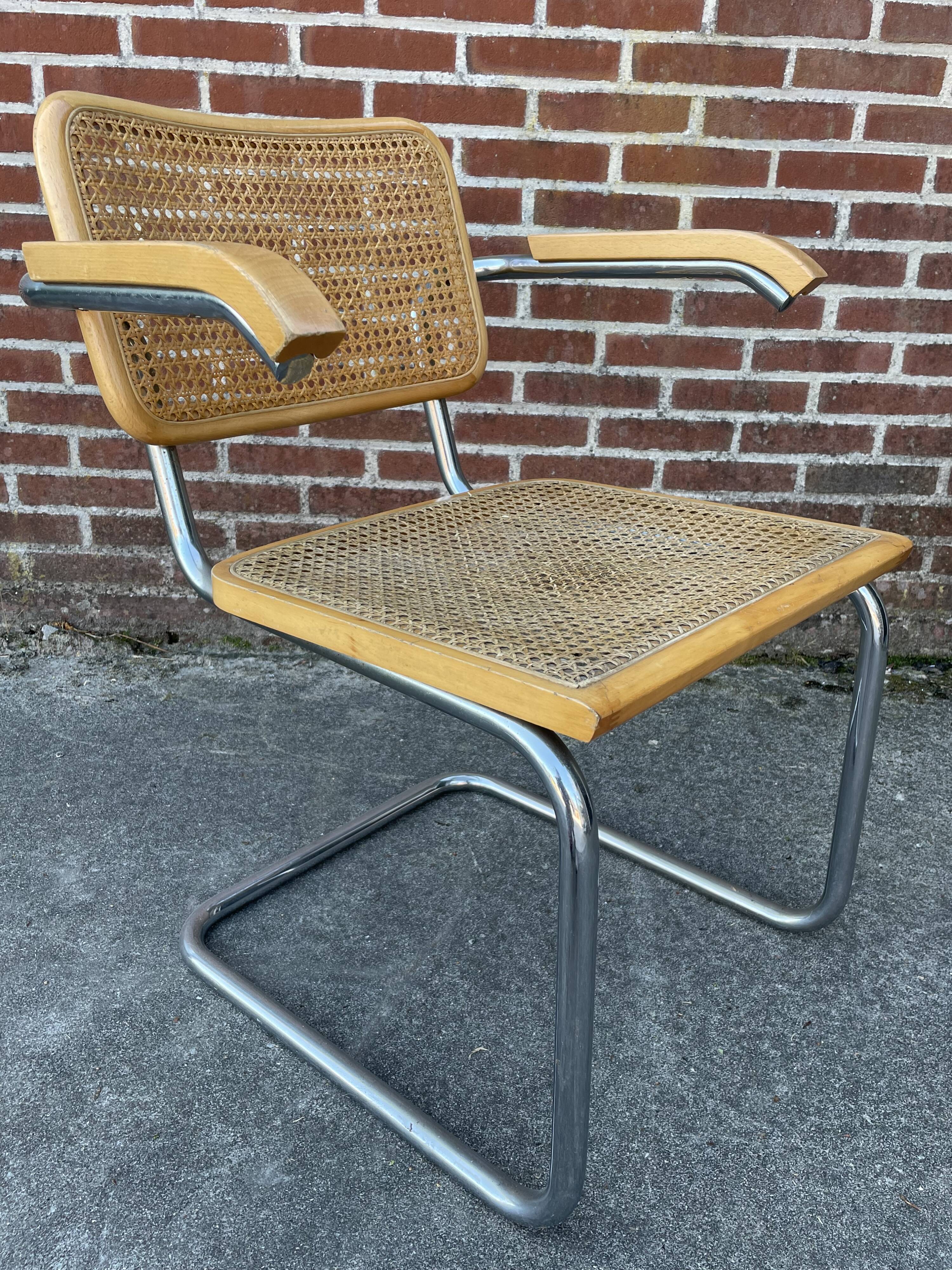Cesca chair B64 with armrests by Marcel Breuer Design