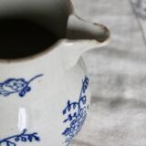 Pichet antique en terre d'acier Saint-Uze motif fleuri bleu cobalt